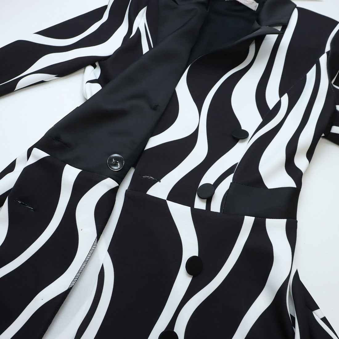 リナシメント RINASCIMENTO ウエーブ柄テーラードワンピース