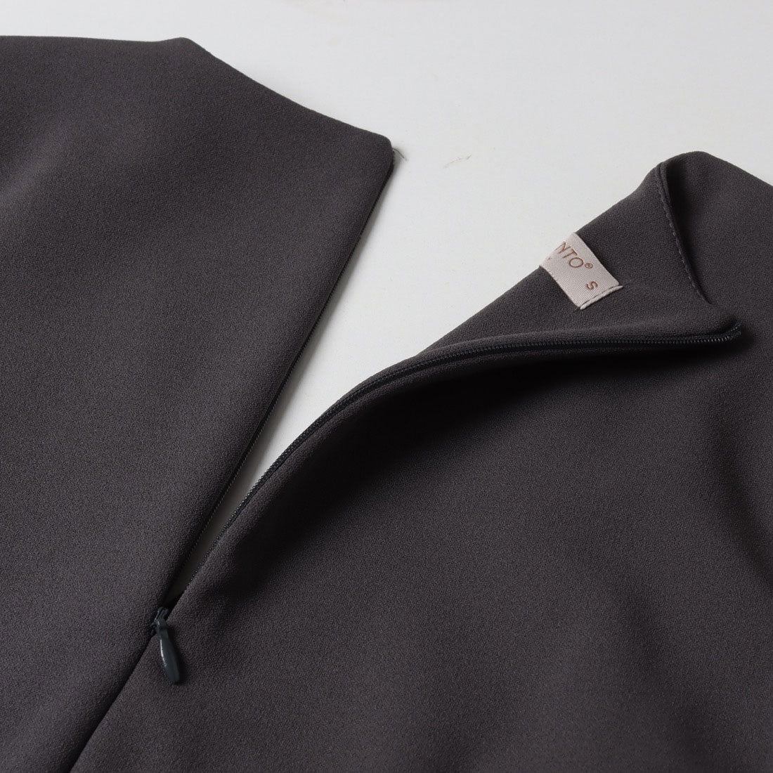 リナシメント RINASCIMENTO 金ボタンデザインカシュクールワンピース (Nero) Nero