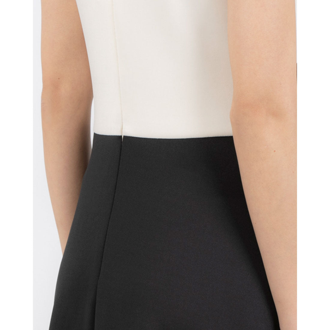 リナシメント RINASCIMENTO ウエストリボンバイカラーフレアワンピース