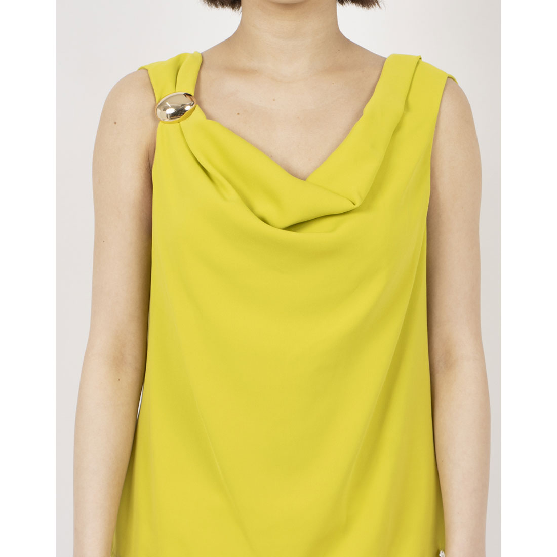 リナシメント RINASCIMENTO ドレープネックノースリトップス (Verde Avocado) Verde Avocado