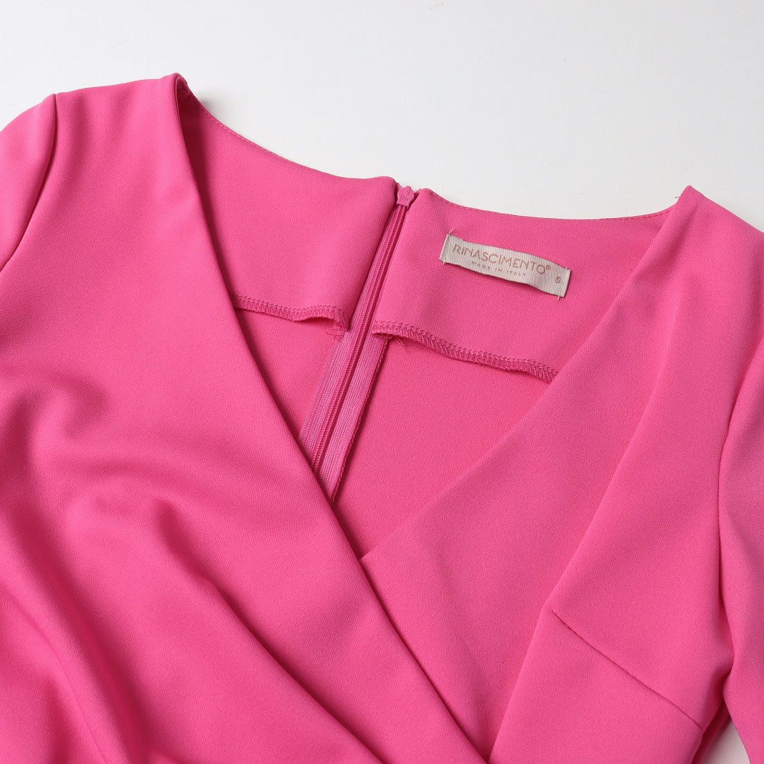 リナシメント RINASCIMENTO サイドタックギャザーカシュクールワンピース (Fuxia) Fuxia