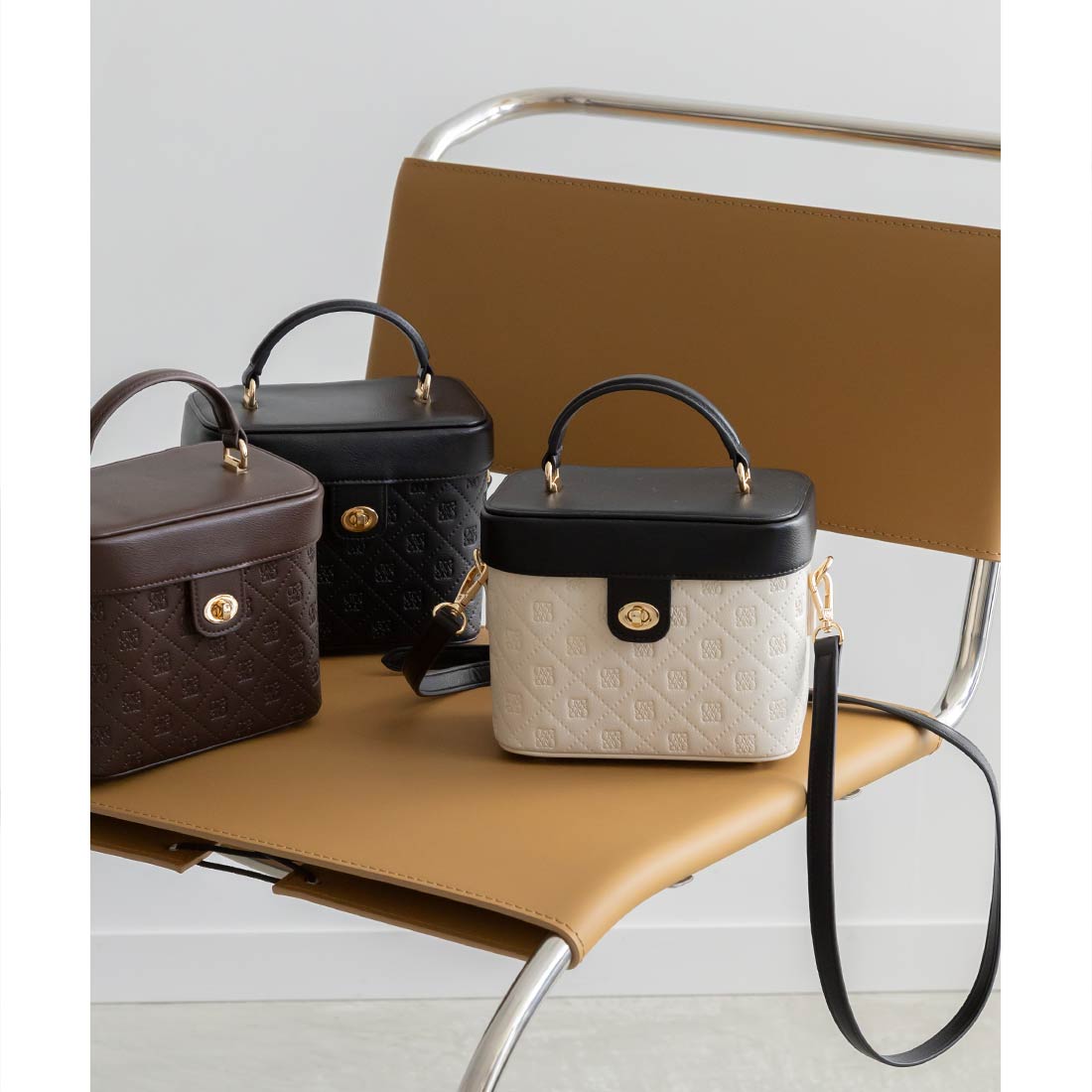 ランダ RANDA 2WAY 型押しデザインバニティバッグ (IVORY) IVORY