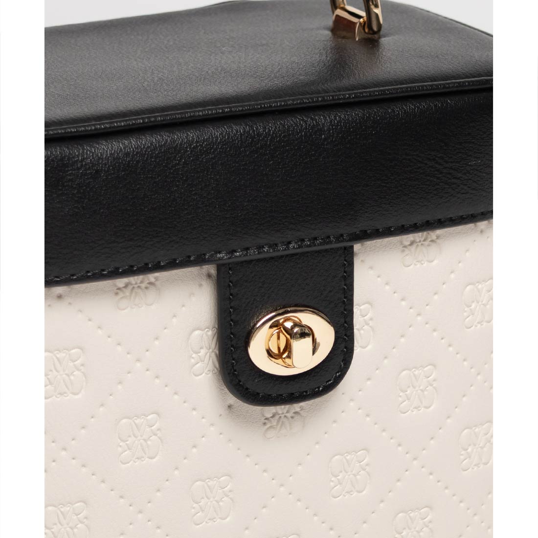 ランダ RANDA 2WAY 型押しデザインバニティバッグ (IVORY) IVORY