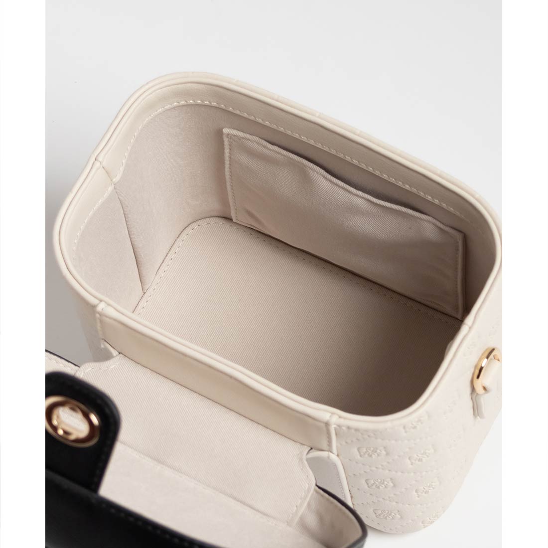 ランダ RANDA 2WAY 型押しデザインバニティバッグ (IVORY) IVORY