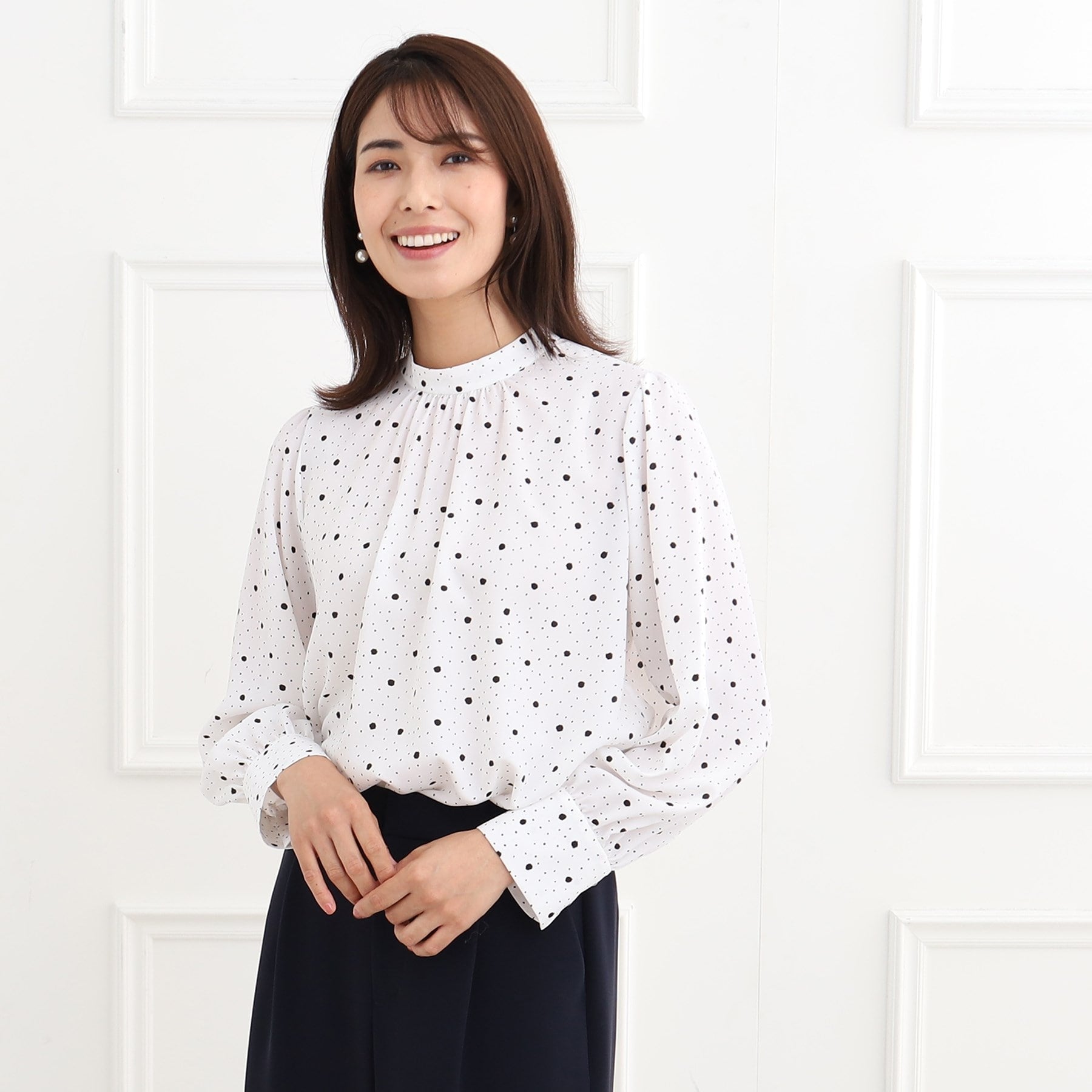 リフレクト Reflect 【フォーマル/入卒/ママスーツ/マシンウォッシュ可】ドットプリントブラウス (オフホワイト(103)) オフホワイト(103)