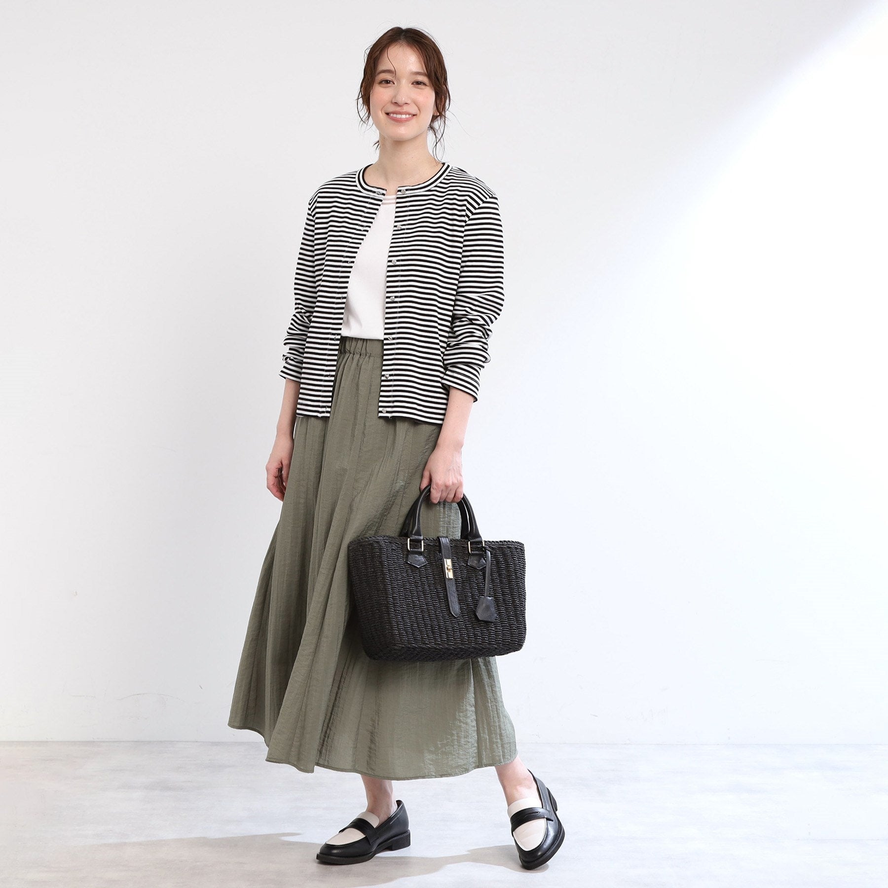 リフレクト Reflect 【E-QUALITY/手洗い可/一枚着でも◎】ドット風ボタンカーディガン (ブラック(319)) ブラック(319)