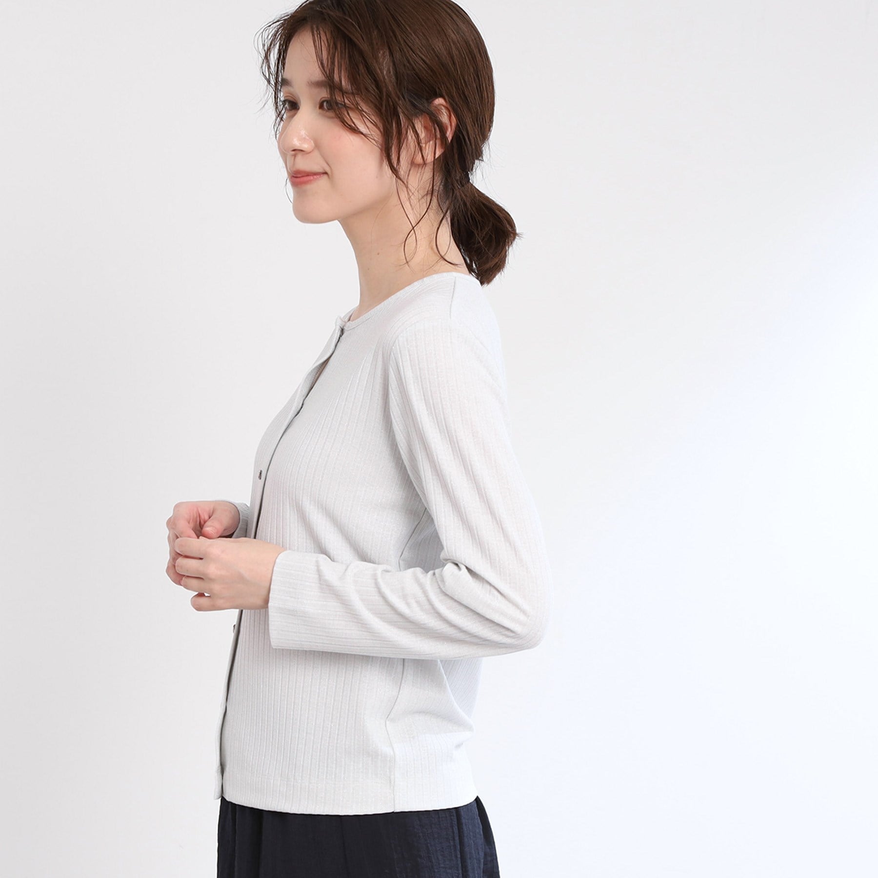 リフレクト Reflect 【E-QUALITY/手洗い可/一枚着でも◎】ラメ入りドット風ボタンカーディガン (ライトグレー(010)) ライトグレー(010)