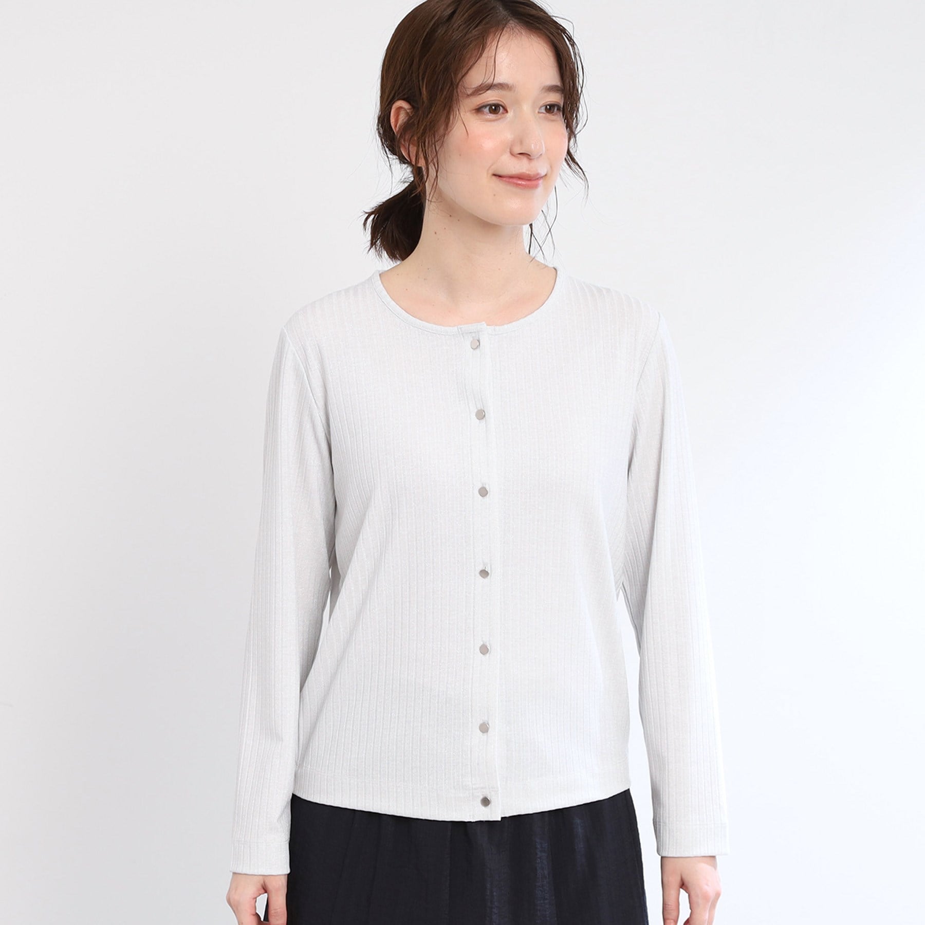 リフレクト Reflect 【E-QUALITY/手洗い可/一枚着でも◎】ラメ入りドット風ボタンカーディガン (ライトグレー(010)) ライトグレー(010)