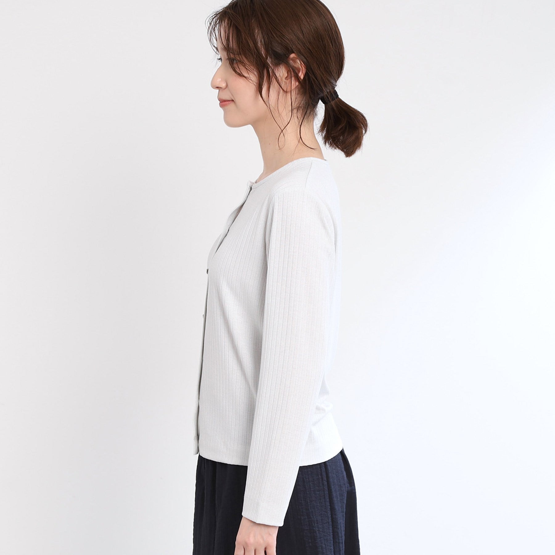 リフレクト Reflect 【E-QUALITY/手洗い可/一枚着でも◎】ラメ入りドット風ボタンカーディガン (ライトグレー(010)) ライトグレー(010)