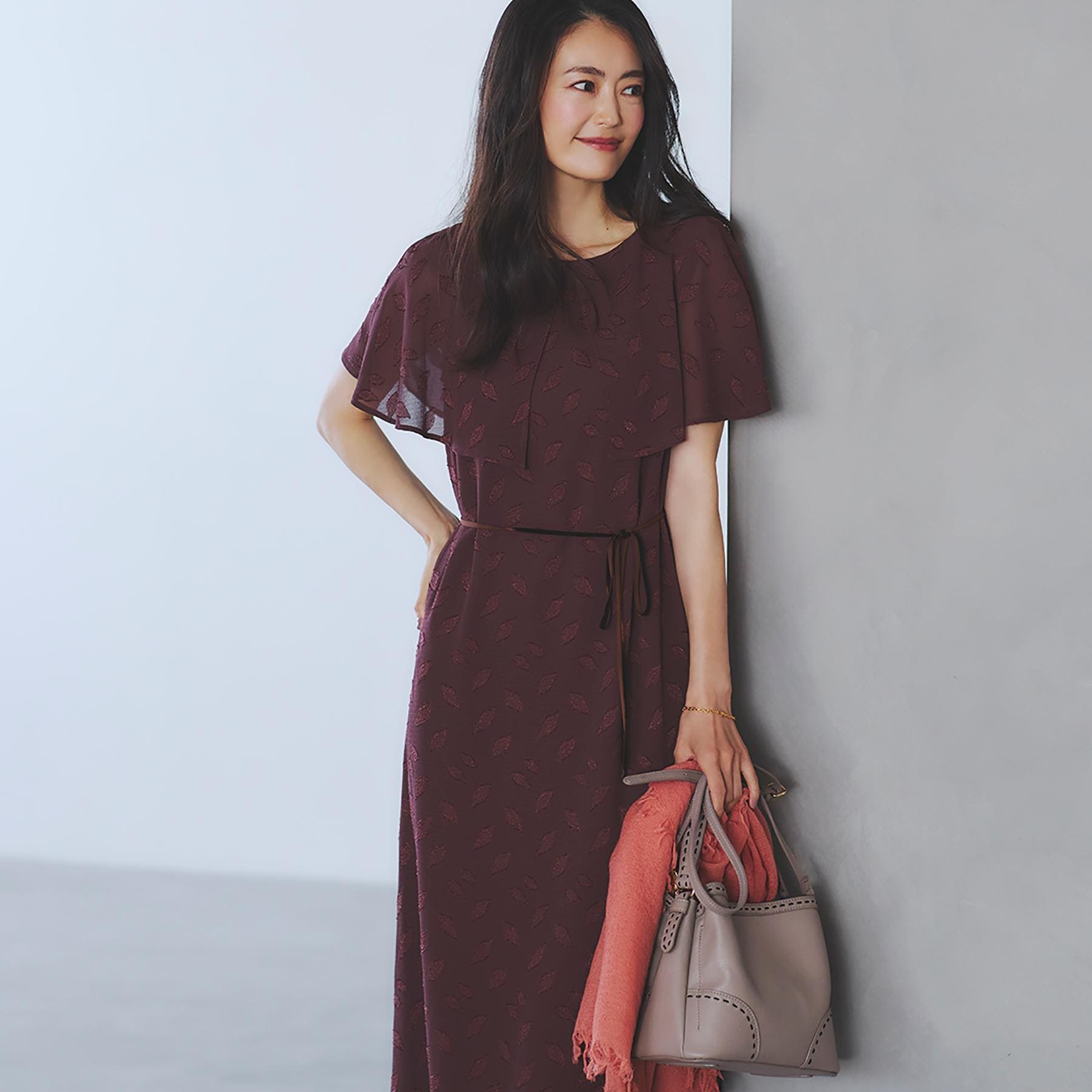 リフレクト Reflect 【撥水/二の腕カバー/付属リボン付き】ケープデザインノースリーブワンピース (ブラウン(443)) ブラウン(443)