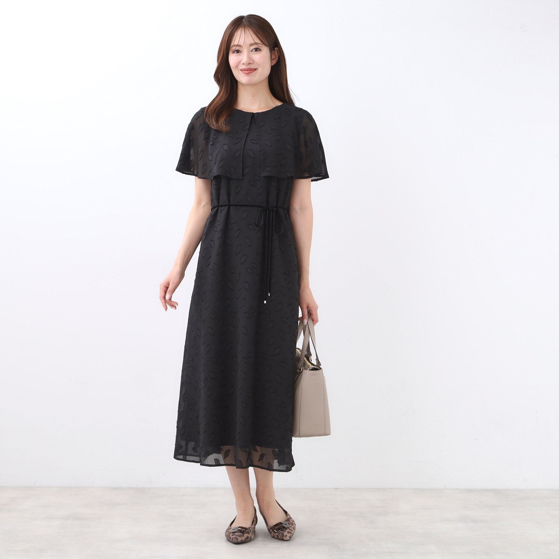 リフレクト Reflect 【撥水/二の腕カバー/付属リボン付き】ケープデザインノースリーブワンピース (ブラウン(443)) ブラウン(443)