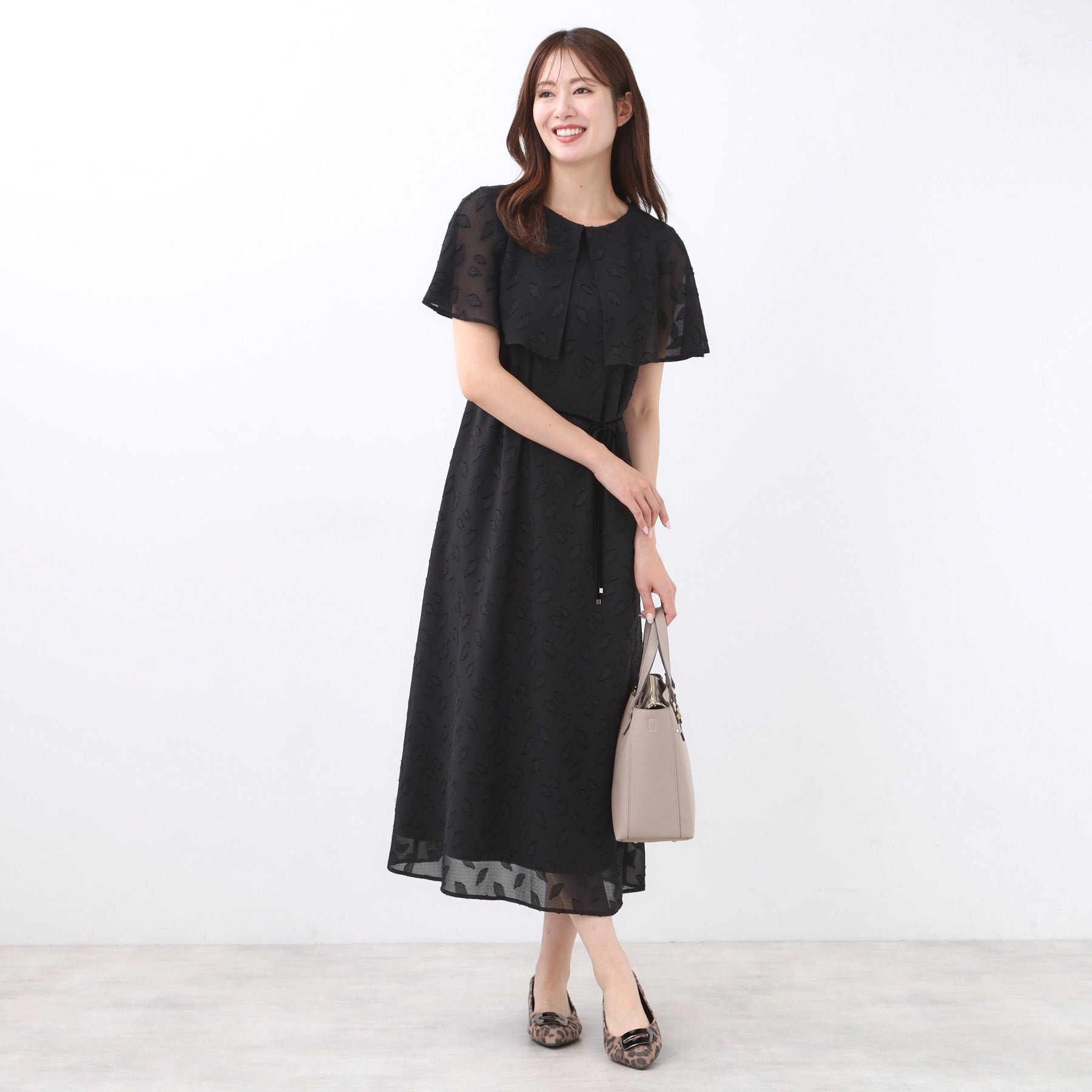 リフレクト Reflect 【撥水/二の腕カバー/付属リボン付き】ケープデザインノースリーブワンピース (ブラウン(443)) ブラウン(443)