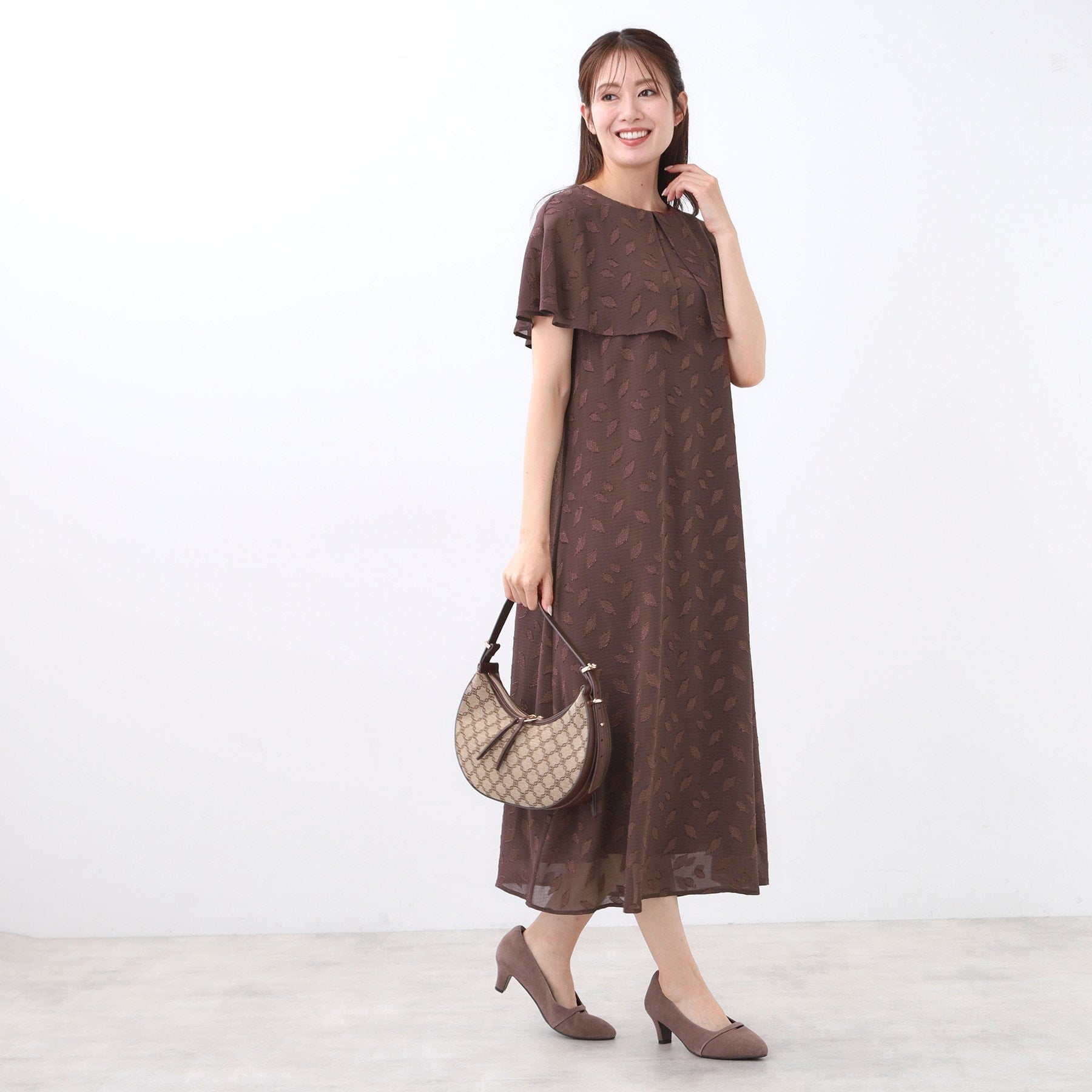 リフレクト Reflect 【撥水/二の腕カバー/付属リボン付き】ケープデザインノースリーブワンピース (ブラウン(443)) ブラウン(443)