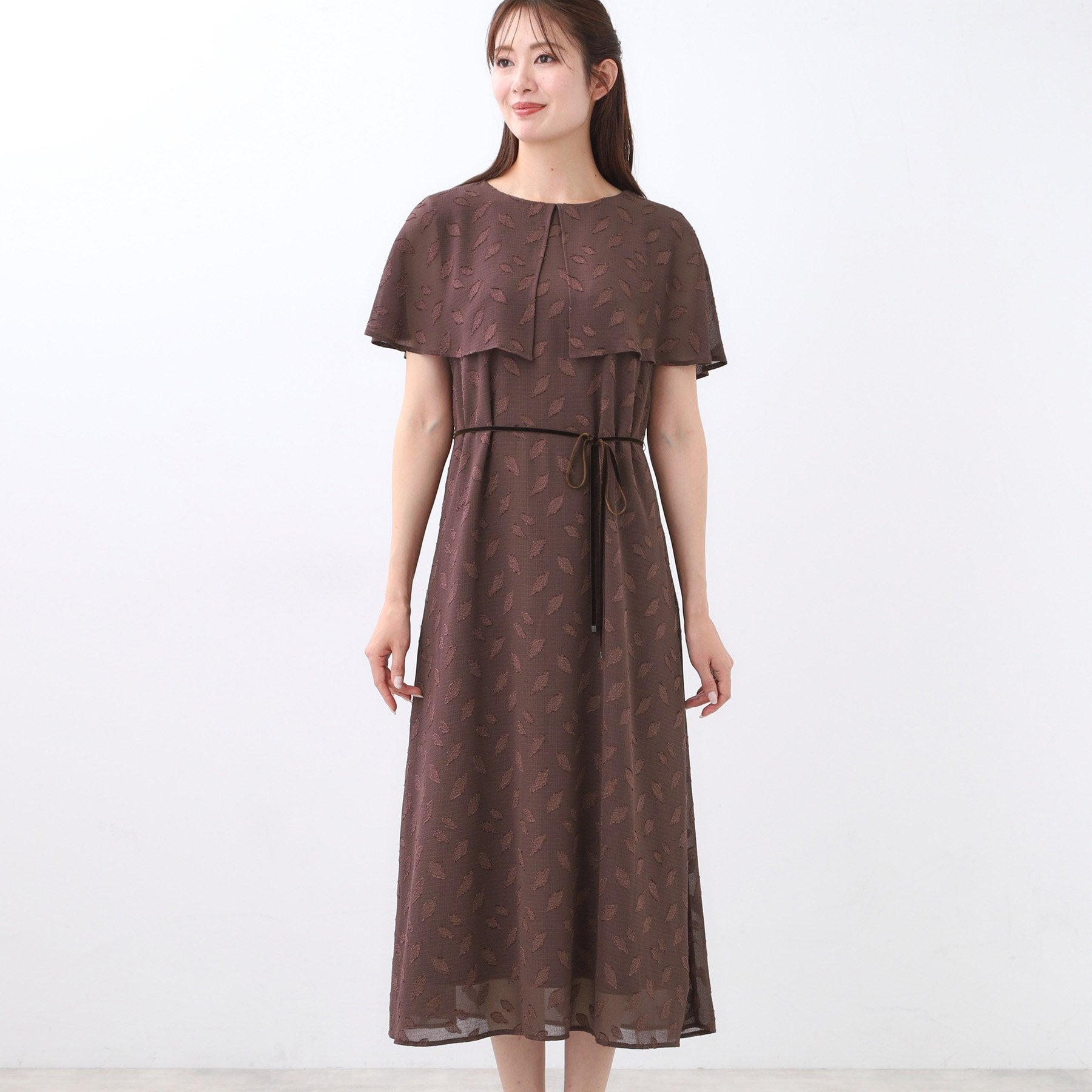 リフレクト Reflect 【撥水/二の腕カバー/付属リボン付き】ケープデザインノースリーブワンピース (ブラウン(443)) ブラウン(443)