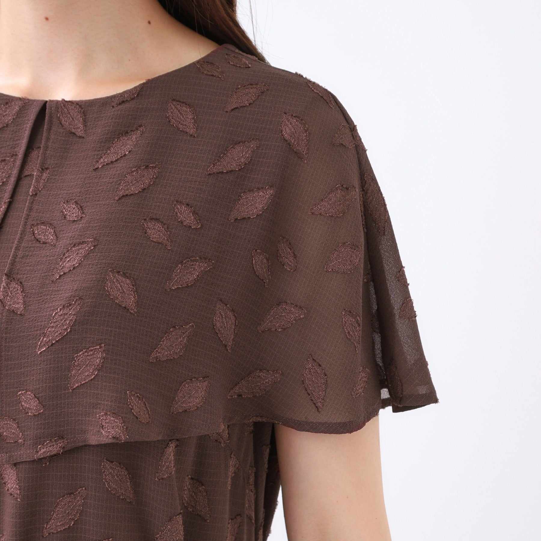 リフレクト Reflect 【撥水/二の腕カバー/付属リボン付き】ケープデザインノースリーブワンピース (ブラウン(443)) ブラウン(443)