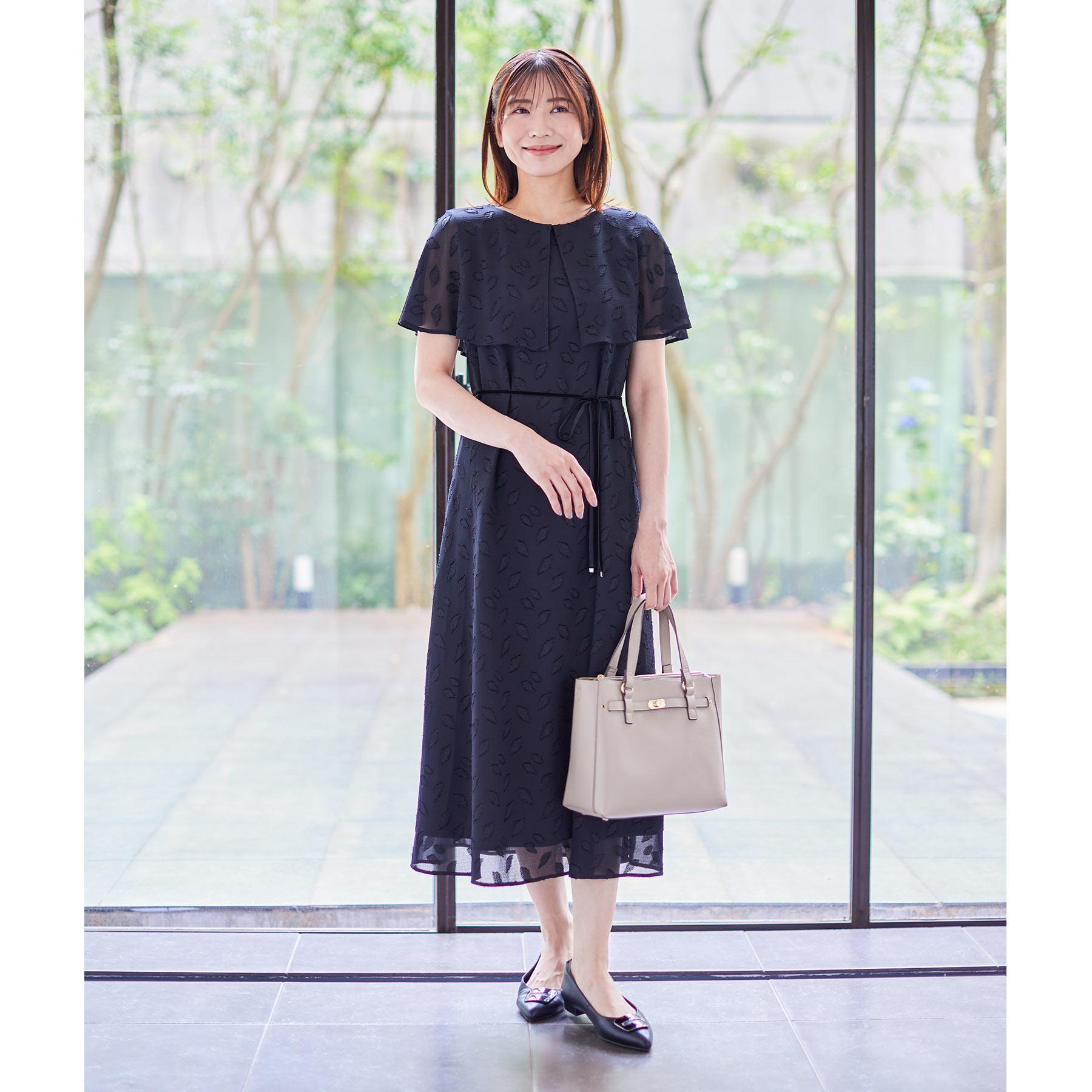 リフレクト Reflect 【撥水/二の腕カバー/付属リボン付き】ケープデザインノースリーブワンピース (ブラウン(443)) ブラウン(443)