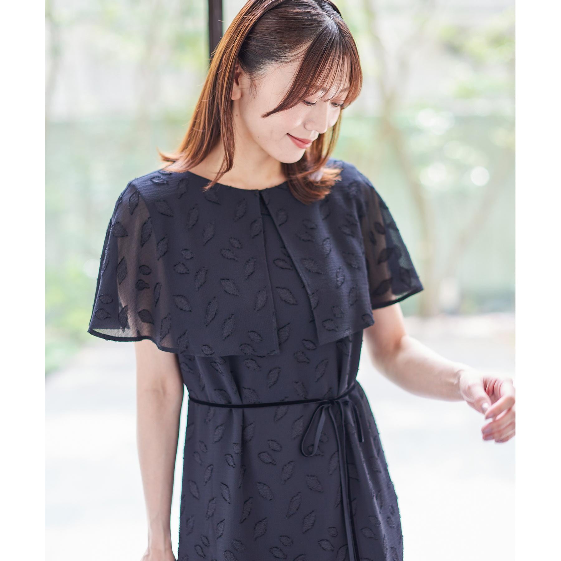 リフレクト Reflect 【撥水/二の腕カバー/付属リボン付き】ケープデザインノースリーブワンピース (ブラウン(443)) ブラウン(443)