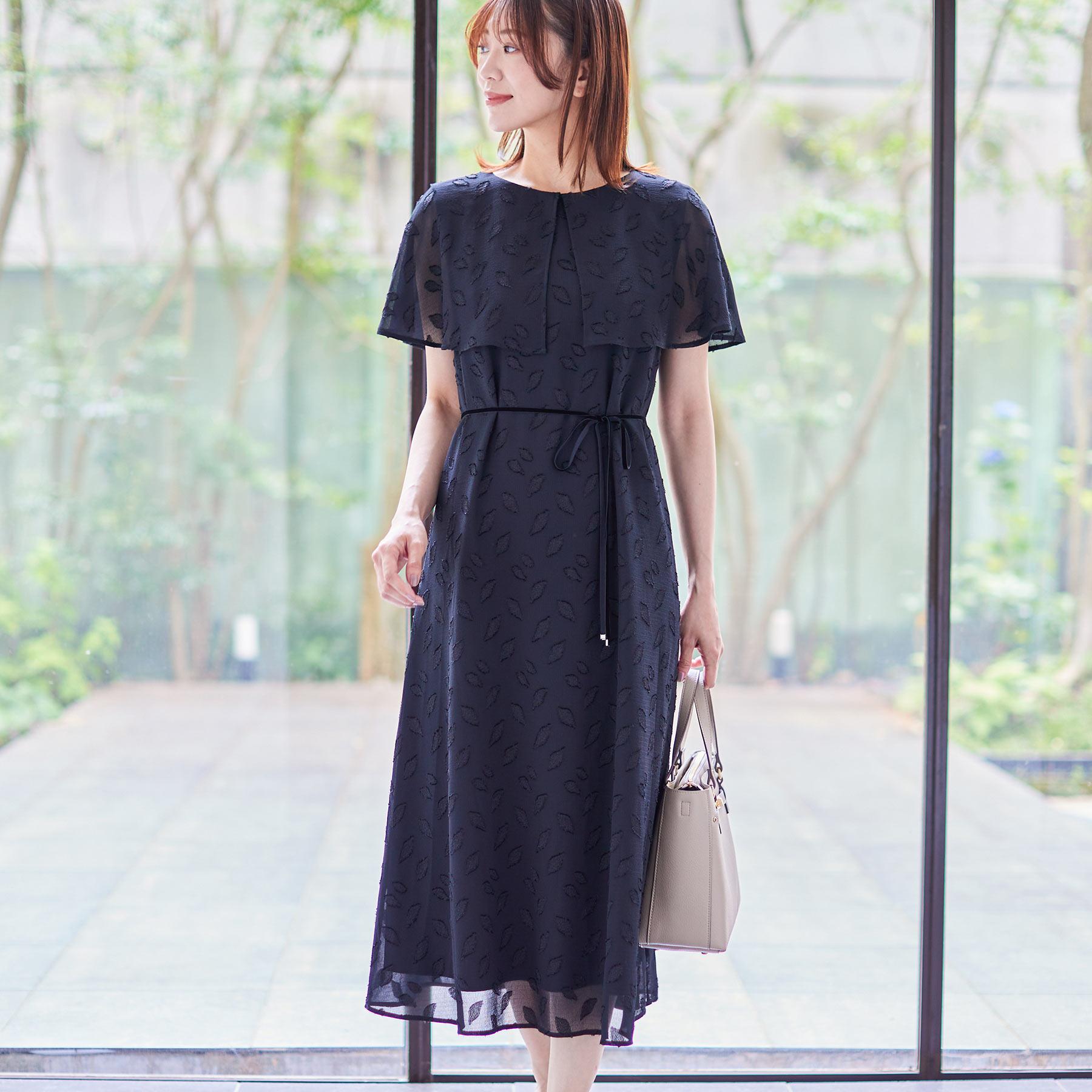 リフレクト Reflect 【撥水/二の腕カバー/付属リボン付き】ケープデザインノースリーブワンピース (ブラック(419)) ブラック(419)