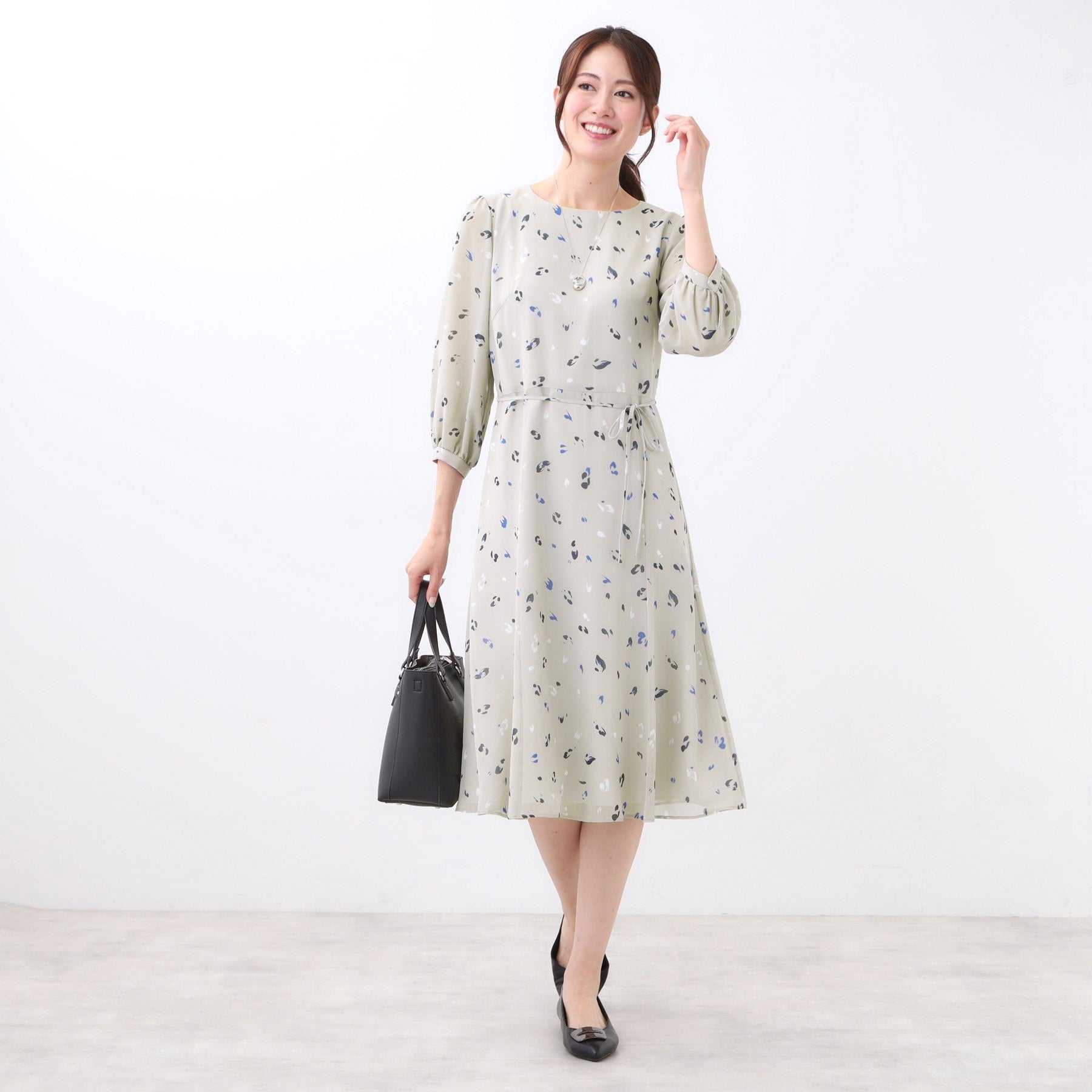 リフレクト Reflect 【ウエストリボン付き】フレアプリントワンピース (ネイビー(194)) ネイビー(194)