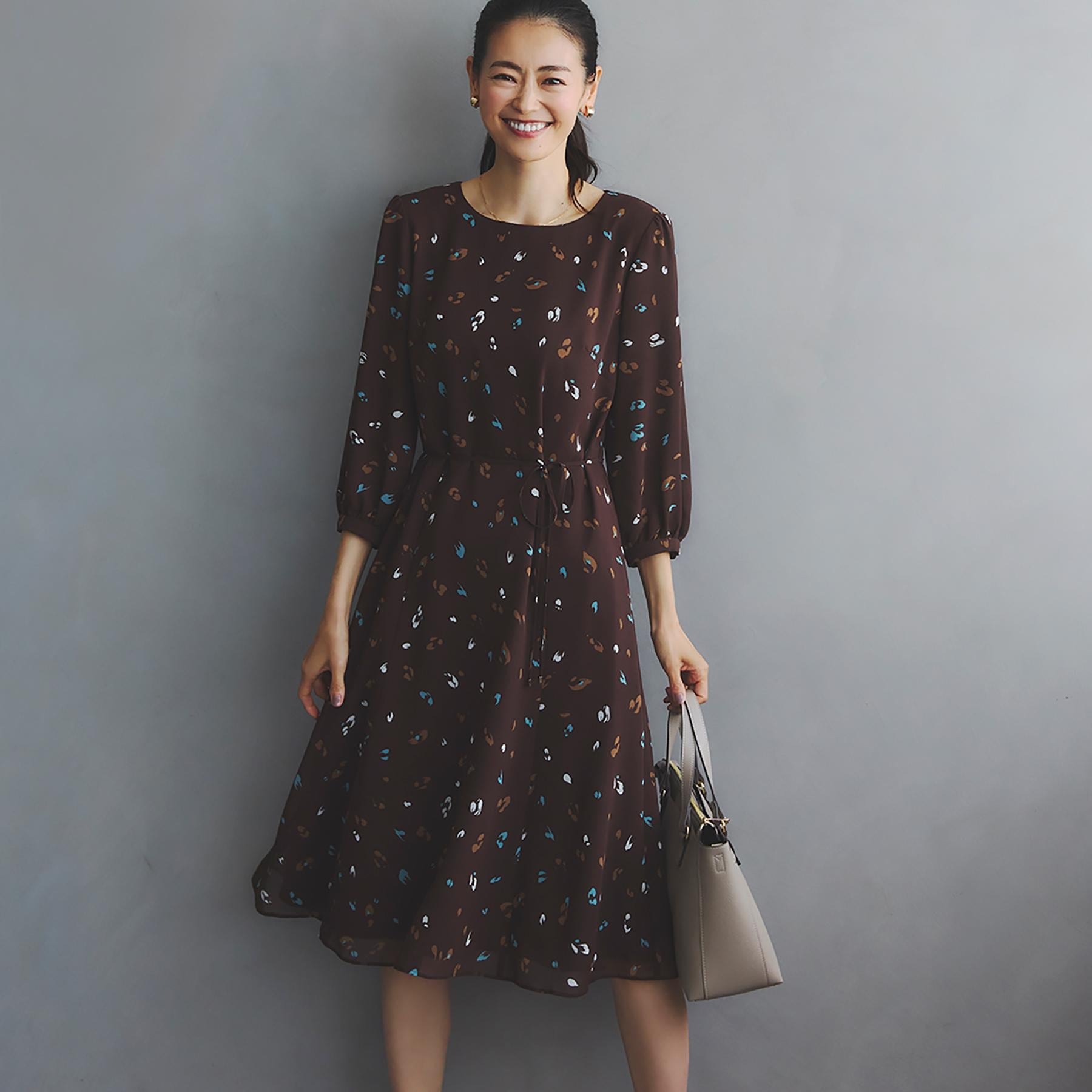 リフレクト Reflect 【ウエストリボン付き】フレアプリントワンピース (ネイビー(194)) ネイビー(194)