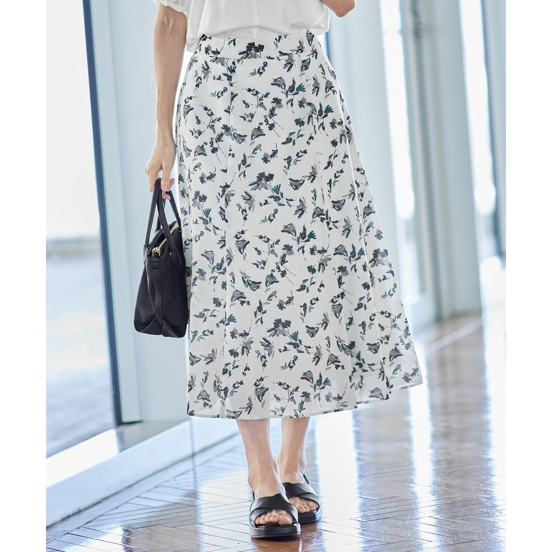 リフレクト Reflect 【マシンウォッシュ可】フラワー柄フレアスカート (オフホワイト(103)) オフホワイト(103)