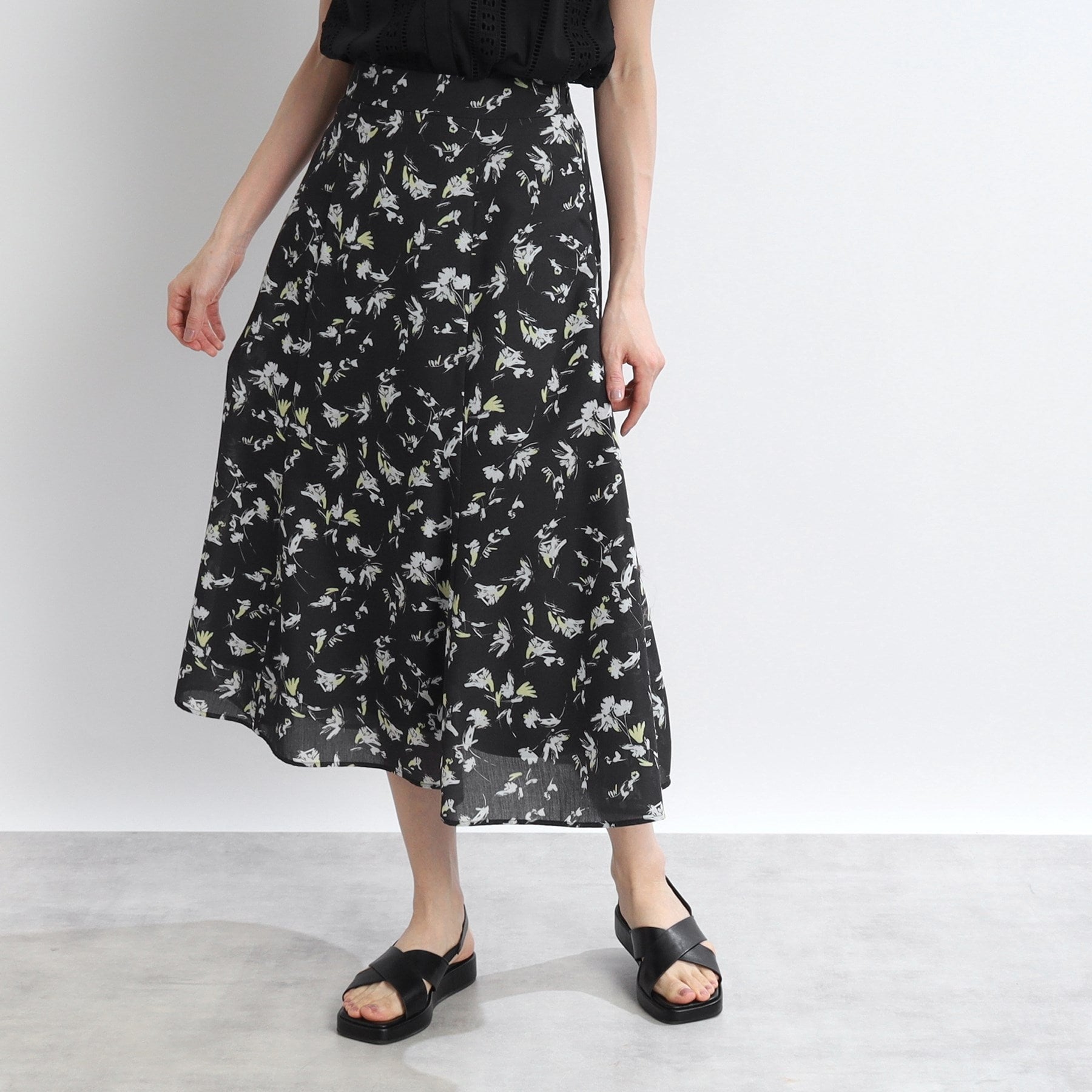 リフレクト Reflect 【マシンウォッシュ可】フラワー柄フレアスカート (オフホワイト(103)) オフホワイト(103)