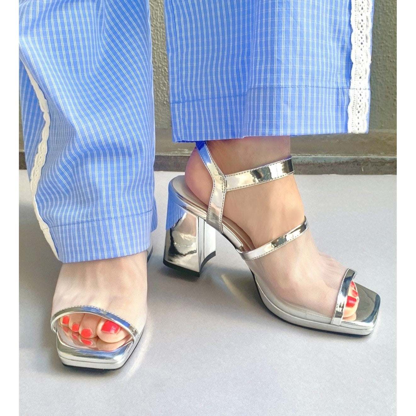 アールアンドイー R&E 【25SS新作】【R&E】チュールカバーストラップスクエアトゥサンダル (シルバー) シルバー