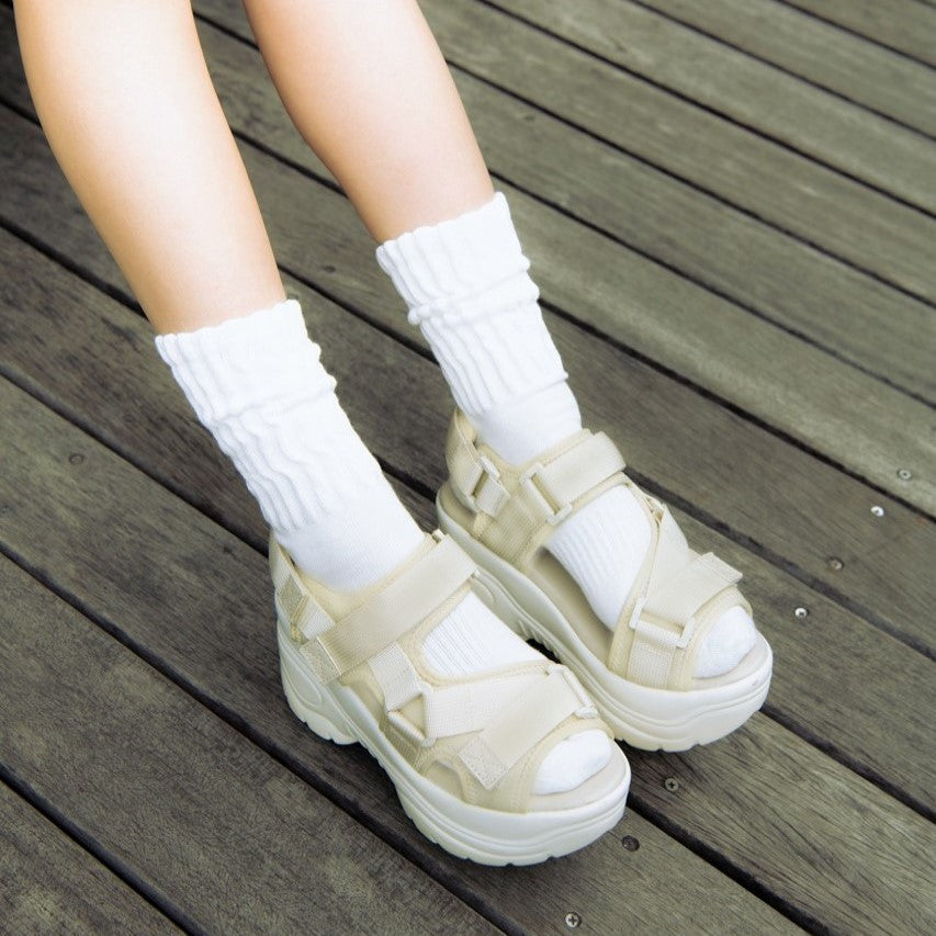 アールアンドイー R&E ベルクロベルテッド厚底スポーツサンダル (アイボリー) アイボリー