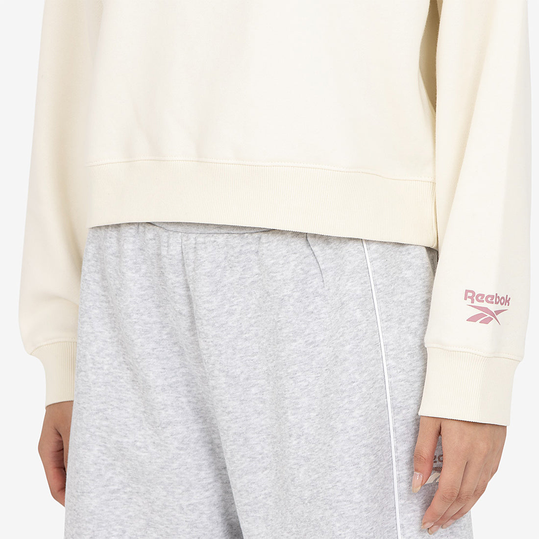 バーシティー ロゴ フーディー / SHEKIRA VARSITY HOODY (チョーク) チョーク