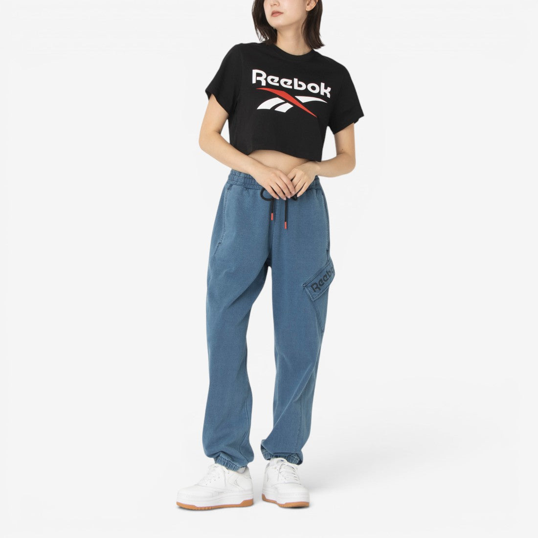 2カラーロゴ クロップド Tシャツ / SADIE 2 COLOUR LOGO CRW CROPPED SS TEE (ブラック) ブラック