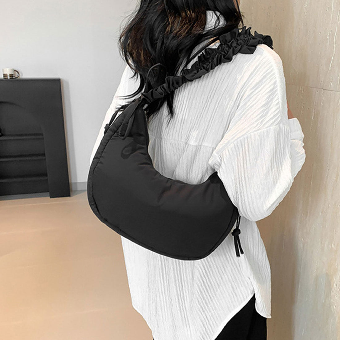 リアルスタイル REAL STYLE 肩背包 手提包 女士 垫子 半月型 輕便 輕量 小巧 迷你 可愛 時尚 可愛 褶邊 韓國