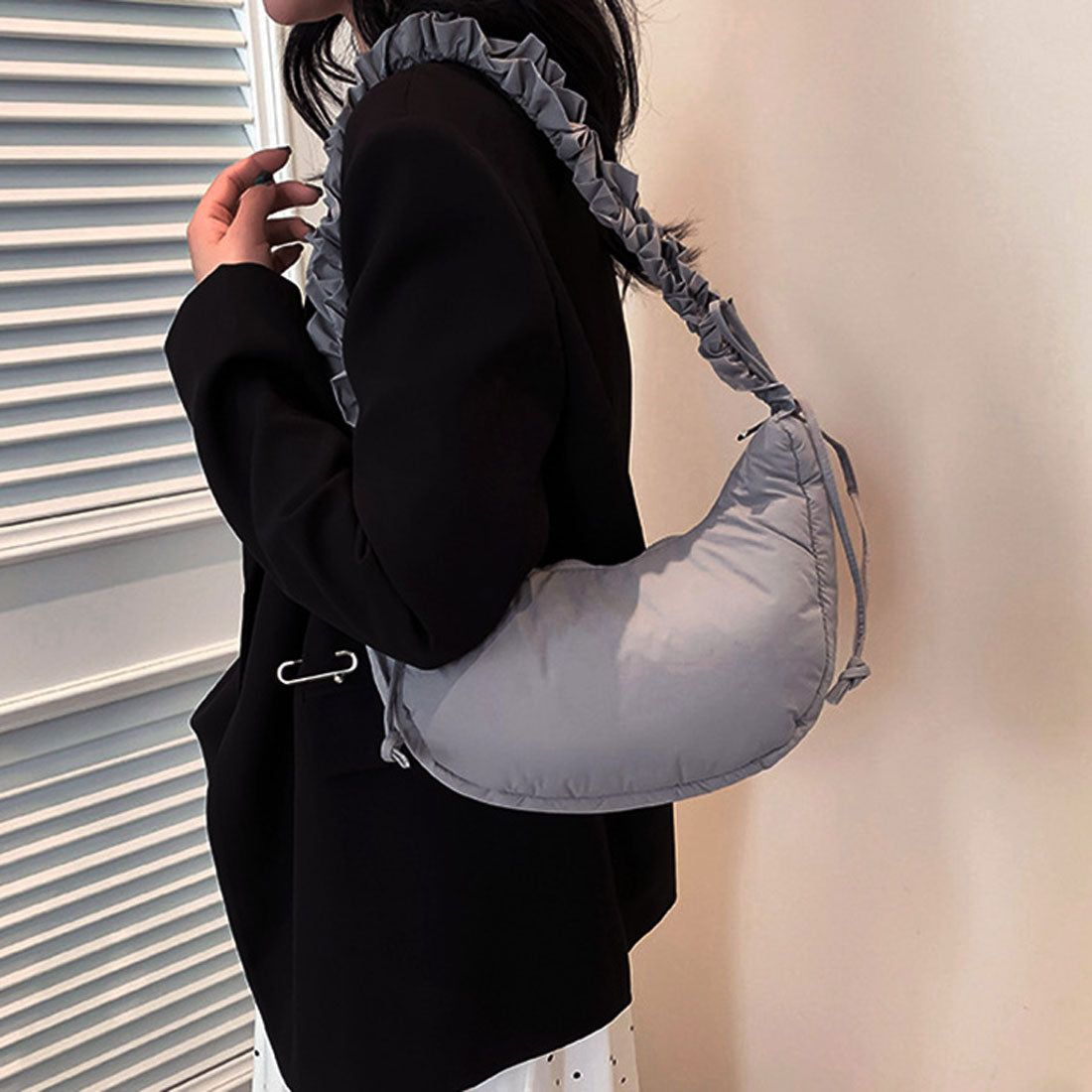 リアルスタイル REAL STYLE 肩背包 手提包 女士 垫子 半月型 輕便 輕量 小巧 迷你 可愛 時尚 可愛 褶邊 韓國