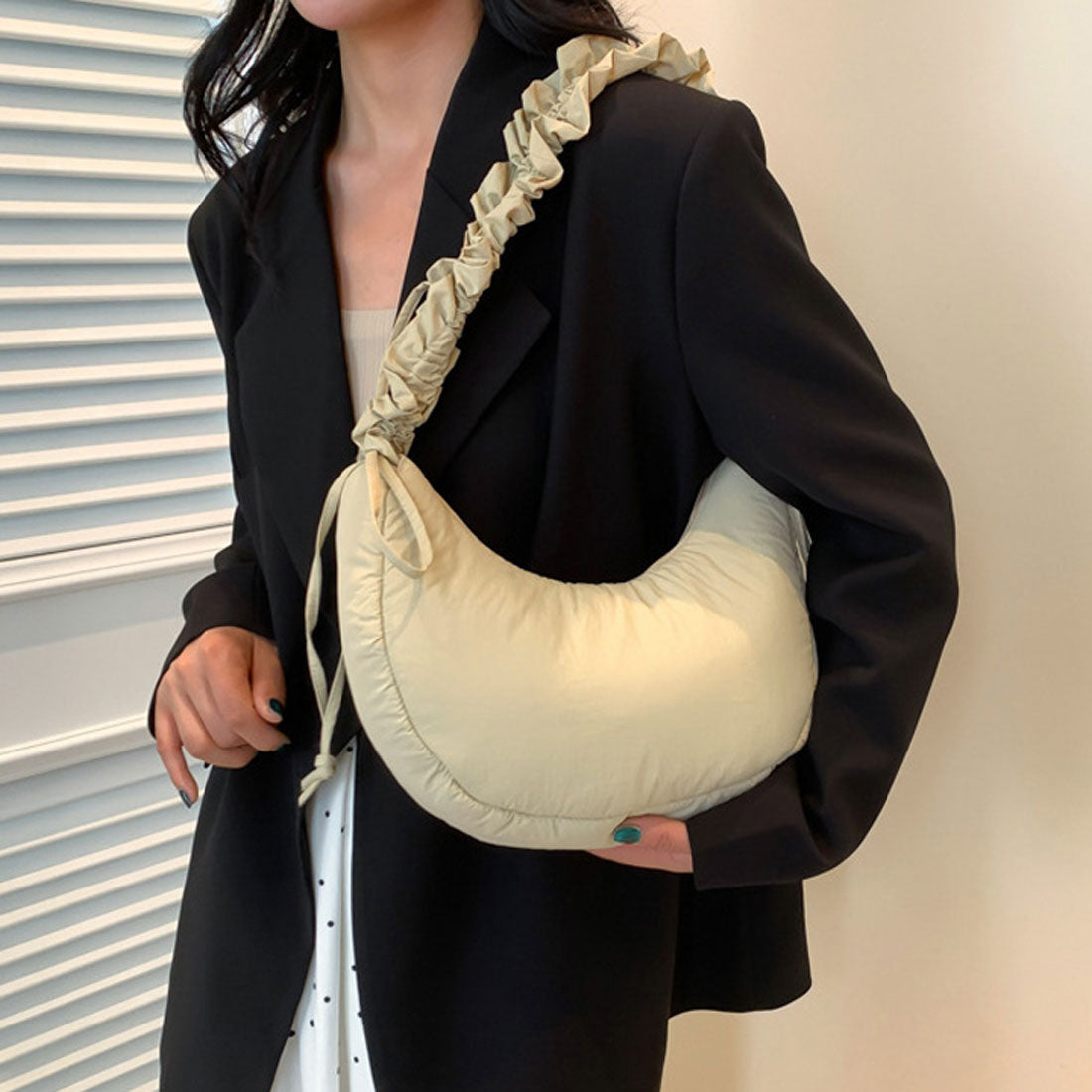 リアルスタイル REAL STYLE 肩背包 手提包 女士 垫子 半月型 輕便 輕量 小巧 迷你 可愛 時尚 可愛 褶邊 韓國