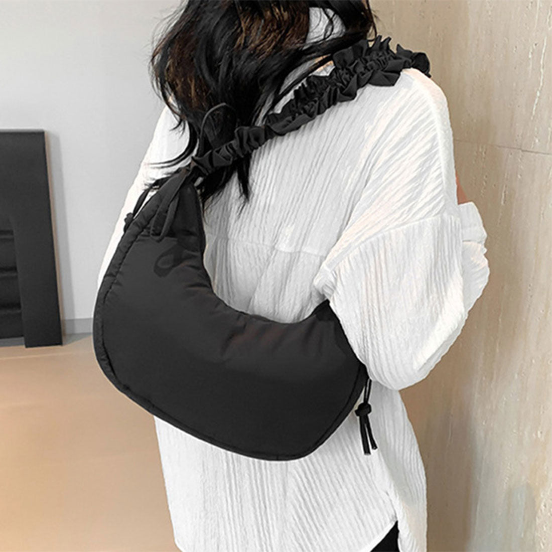 リアルスタイル REAL STYLE 肩背包 手提包 女士 垫子 半月型 輕便 輕量 小巧 迷你 可愛 時尚 可愛 褶邊 韓國