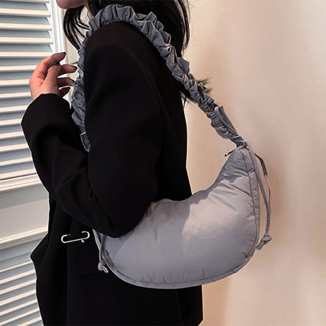 リアルスタイル REAL STYLE 肩背包 手提包 女士 垫子 半月型 輕便 輕量 小巧 迷你 可愛 時尚 可愛 褶邊 韓國