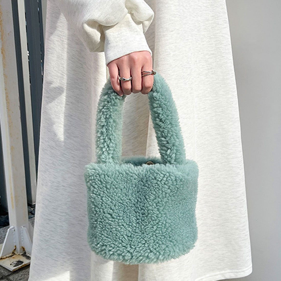 リアルスタイル REAL STYLE 手提包 托特包 女士 小型 毛皮 羊羔毛 冬季 迷你 輕量 水桶型 單手把 時尚 韓國 婚禮 派對 毛茸茸 成人 泰迪毛 泰迪毛
