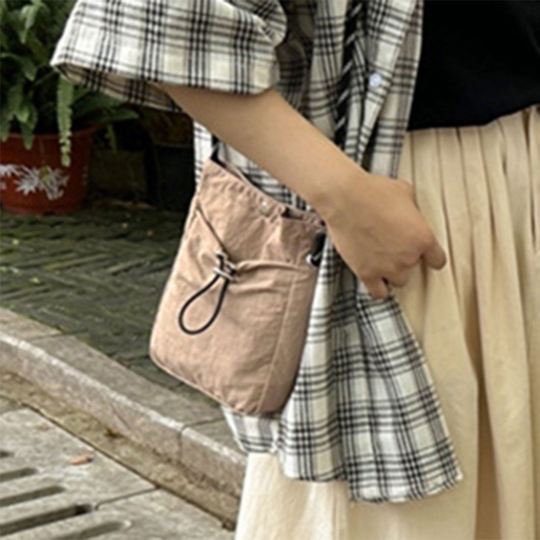 Real Style Pouch Shoulder Bag for Men and Women Smartphone Mini Drawstring nylon Small Lightweight Accessory Holder Shoulder Wallet Stylish Water-Resistant Outdoor