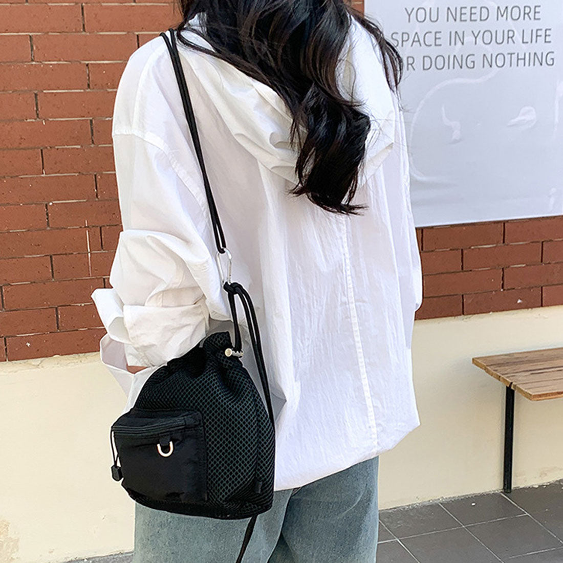 リアルスタイル REAL STYLE ショルダーバッグ レディース 巾着バッグ 巾着ショルダー 軽い 小さめ 斜めがけ メッシュ ポーチ 小物入れ バケツ型 ミニ 肩掛け おしゃれ (ブラック) ブラック