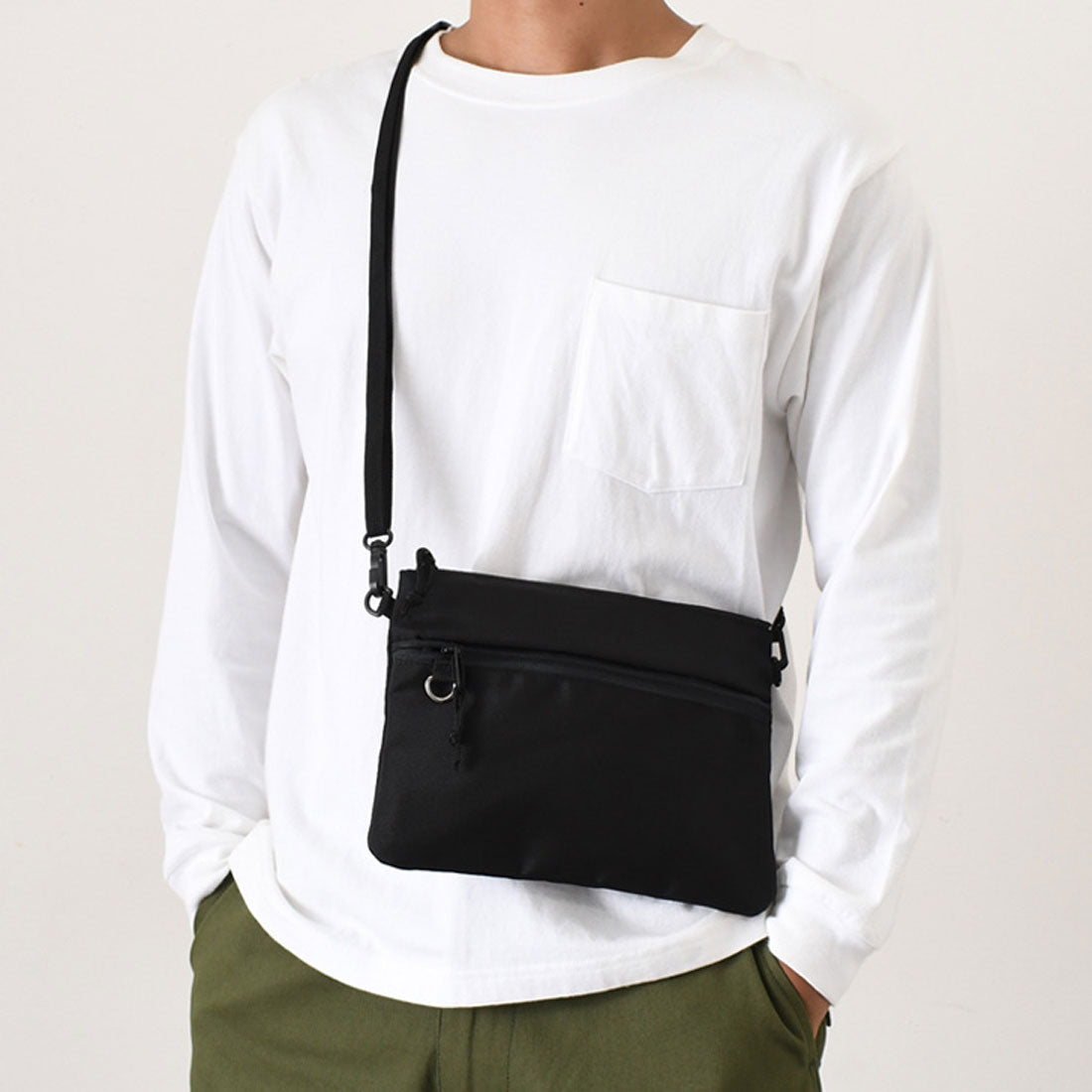 リアルスタイル REAL STYLE サコッシュ ショルダーバッグ レディース メンズ ポシェット 軽量 軽い 小さい 斜めがけ ポーチ おしゃれ スリム 撥水 カジュアル 大人 (ブラック) ブラック