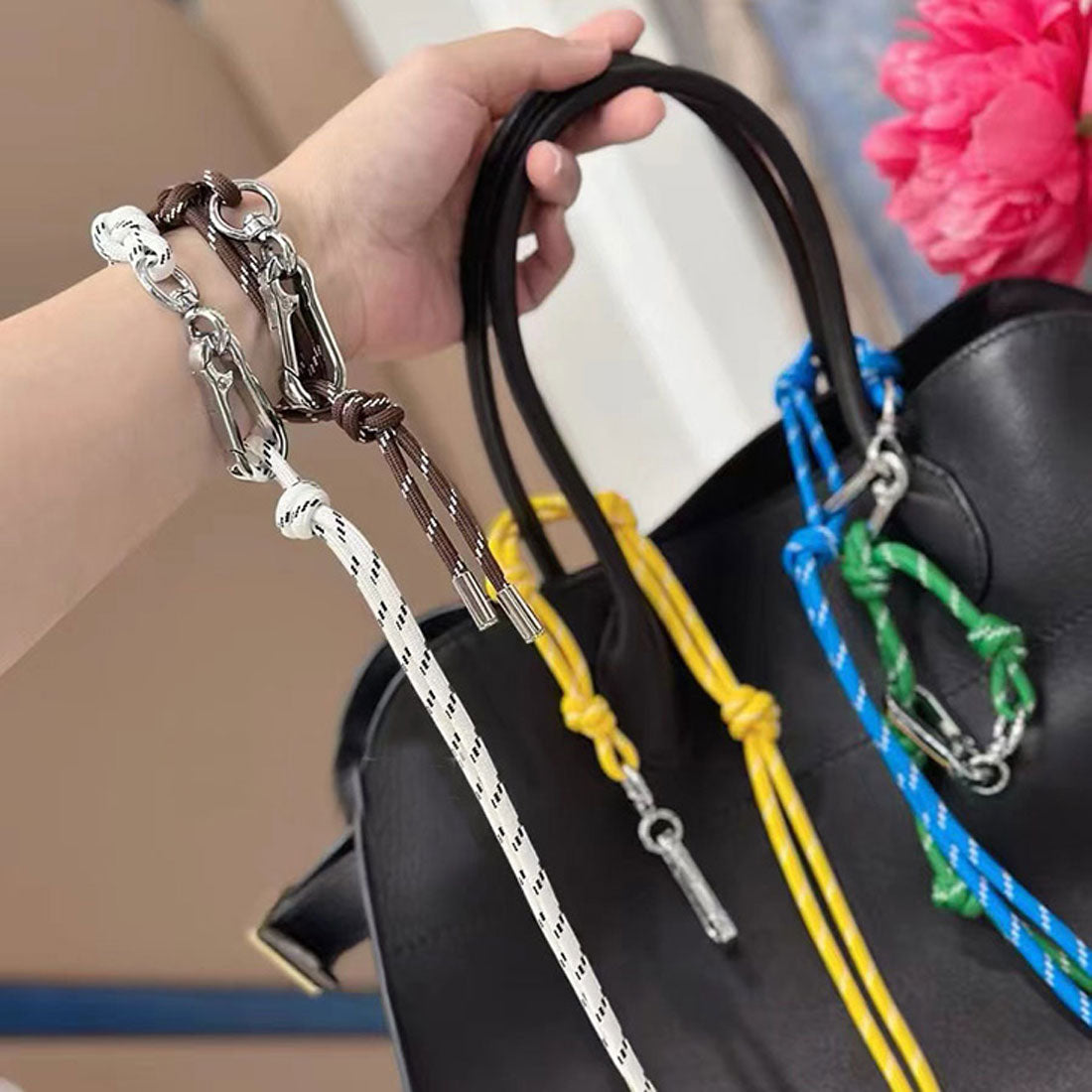リアルスタイル REAL STYLE パラコード チャーム ストラップ キーホルダー バッグ スマホ アクセサリー ハンドストラップ おしゃれ 車 鍵 カラビナ かわいい トレンド