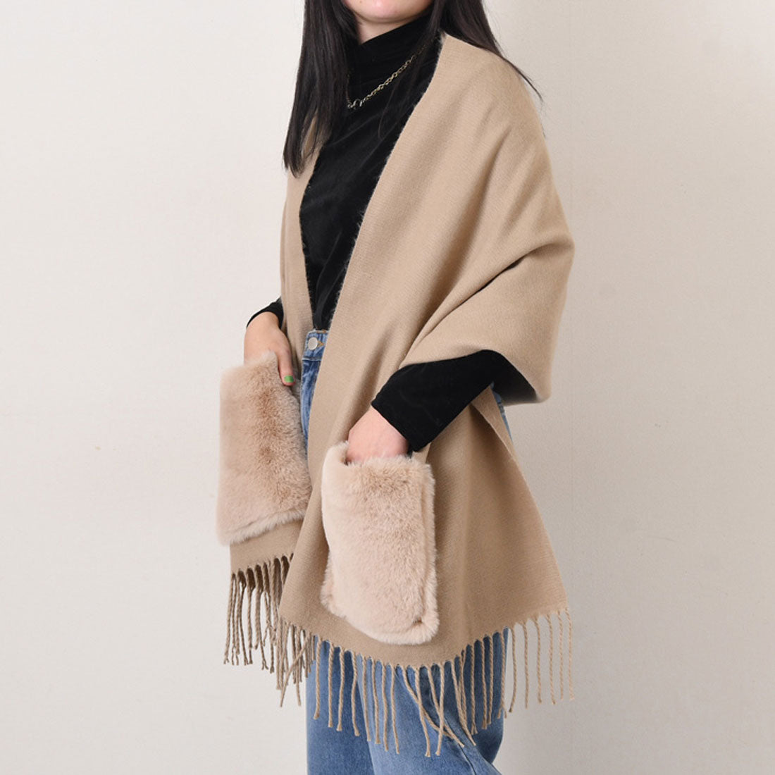 リアルスタイル REAL STYLE ストール マフラー ショール レディース 大判 冬 秋 防寒 あったか 暖かい 結婚式 フェイクファー ポケット付き フリンジ おしゃれ (ブラック) ブラック