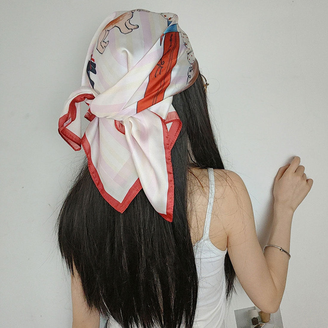 リアルスタイル REAL STYLE スカーフ バンダナ バブーシュカ 大判 シルクタッチ 夏 正方形 レディース メンズ ストール ネックカバー リング バッグ ベルト リボン (ガール) ガール