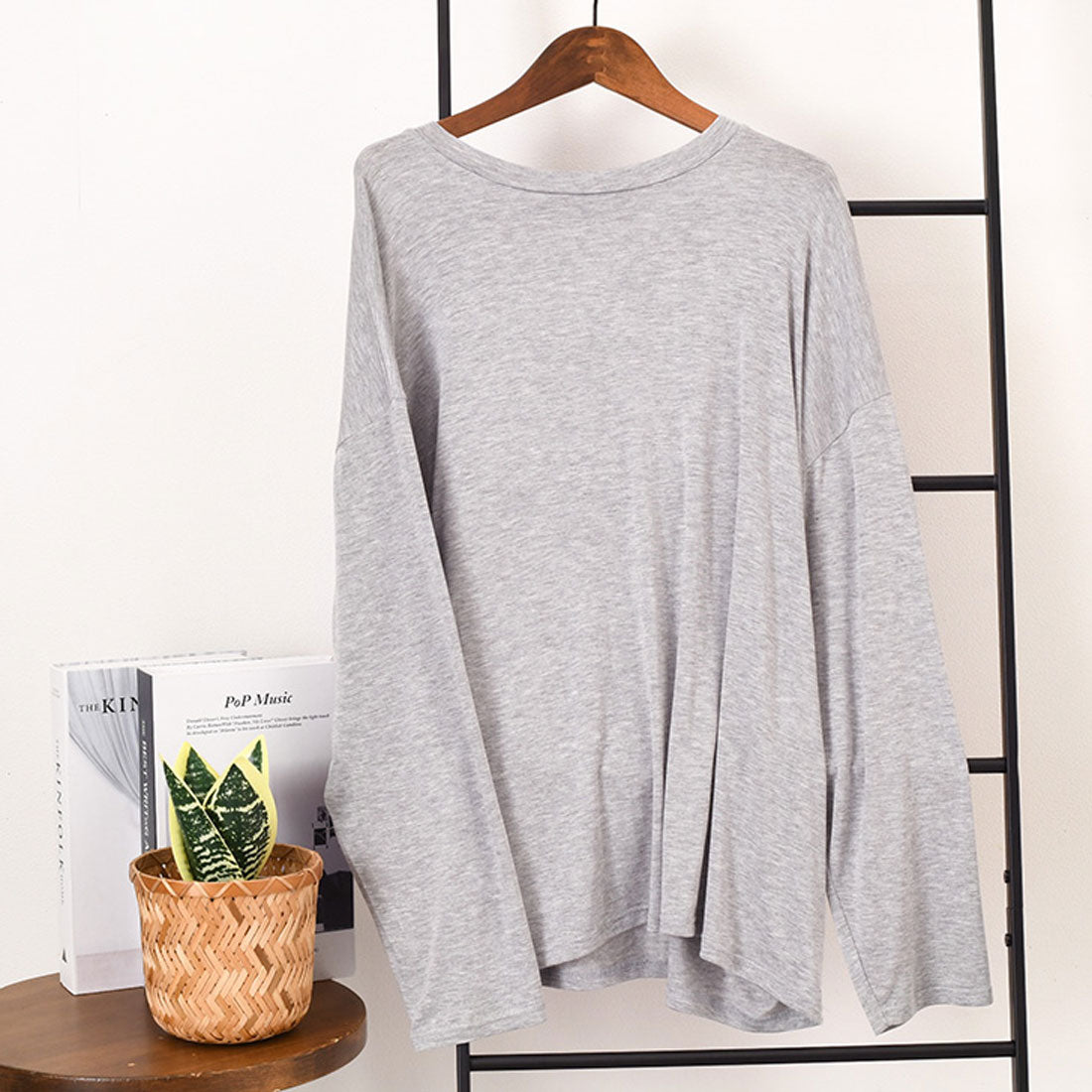 リアルスタイル REAL STYLE 剪裁上衣 女士 長袖 白 黑色 大尺碼 春 夏 秋 寬鬆 罩衫 長T 長袖T恤 連衣裙 素色 寬鬆 體型修飾 韓國時尚 真正韓國