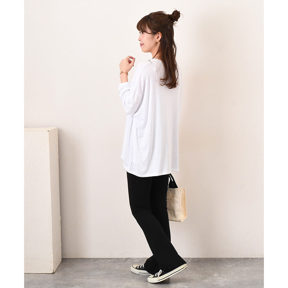 リアルスタイル REAL STYLE 剪裁上衣 女士 長袖 白 黑色 大尺碼 春 夏 秋 寬鬆 罩衫 長T 長袖T恤 連衣裙 素色 寬鬆 體型修飾 韓國時尚 真正韓國
