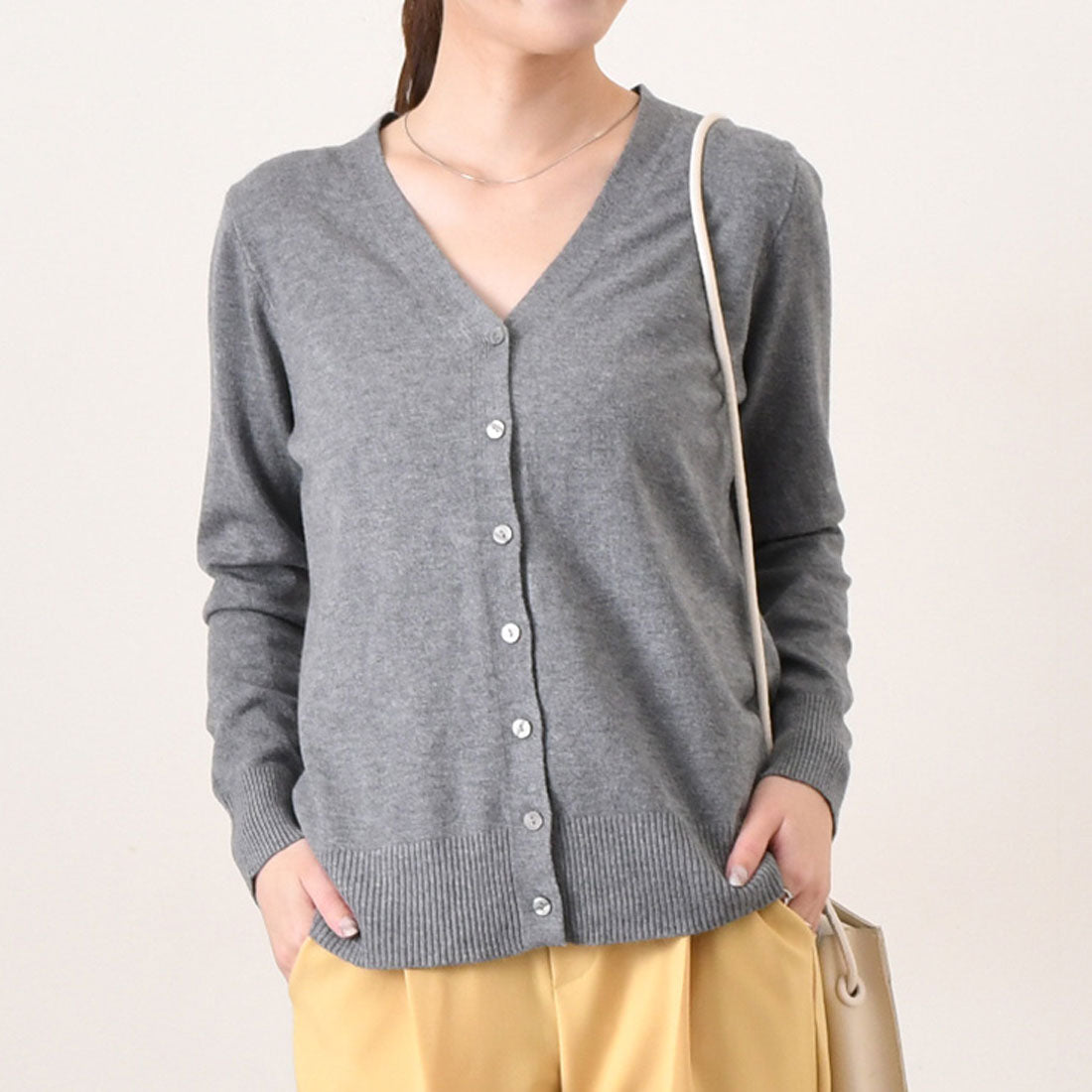 リアルスタイル REAL STYLE 開襟毛衣 女士 針織 春 秋 黑色 薄款 V領 顏色 可水洗 長袖 通勤 辦公室 學生 學校 事務 商務 簡約