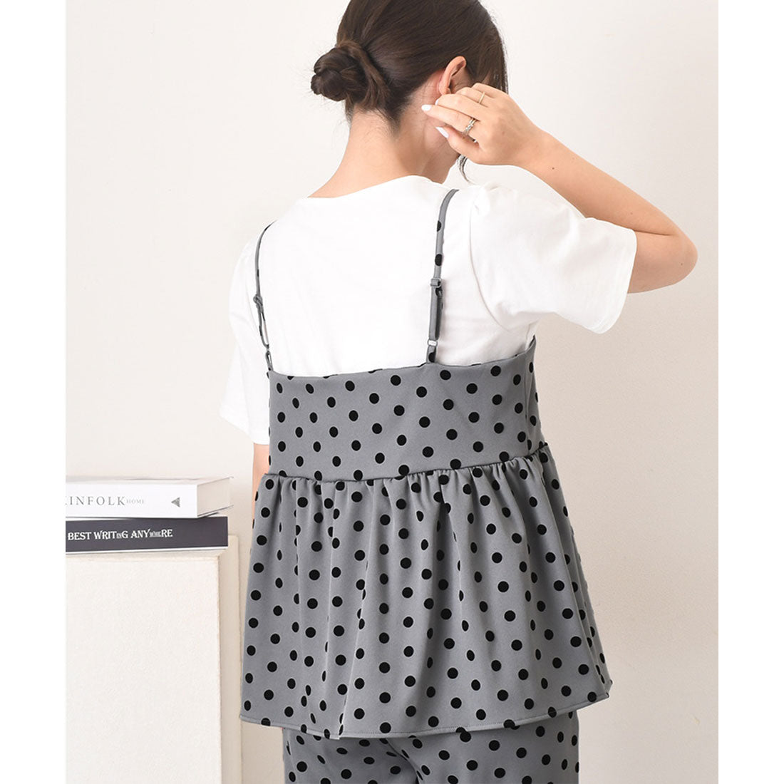 REAL STYLE 女式緊身胸衣 T 卹 2 件套,植絨圓點圖案,分層,時尚,可愛,緊身衣,喇叭上衣,剪裁和縫製,吊帶背心,套裝