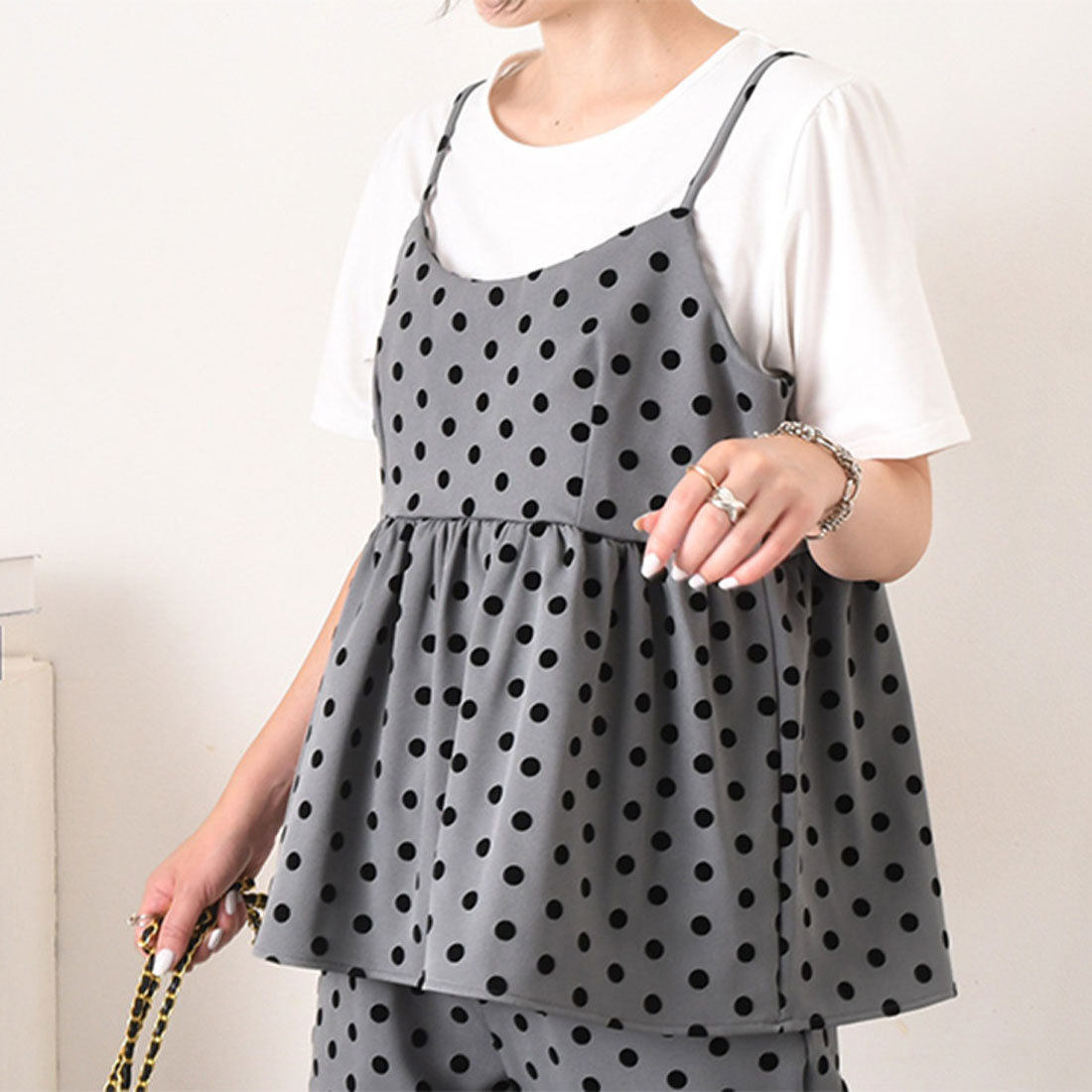 REAL STYLE 女式緊身胸衣 T 卹 2 件套,植絨圓點圖案,分層,時尚,可愛,緊身衣,喇叭上衣,剪裁和縫製,吊帶背心,套裝