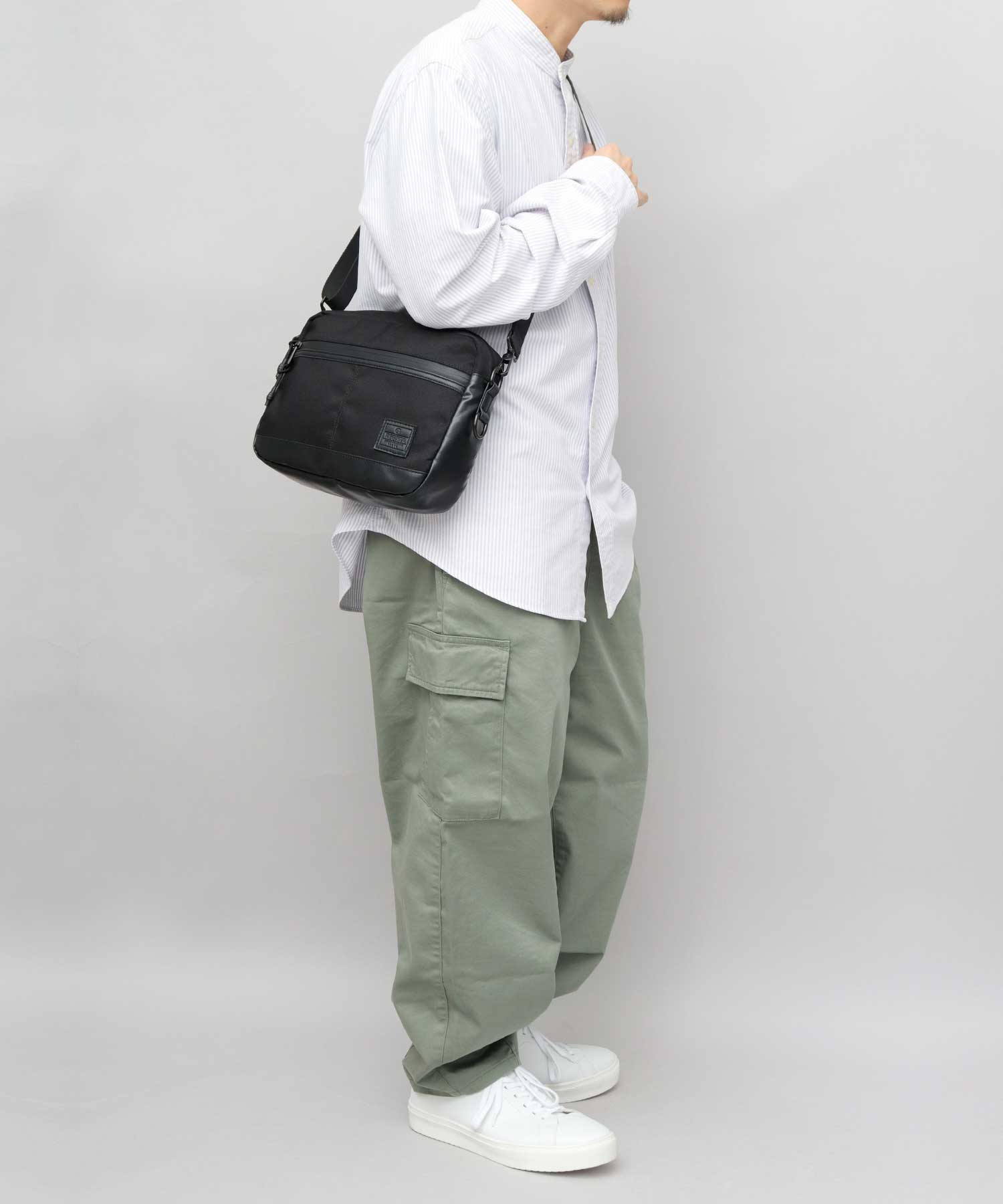 REGiSTA Shoulder Bag Men's Black Plain Simple Women's Mini Shoulder