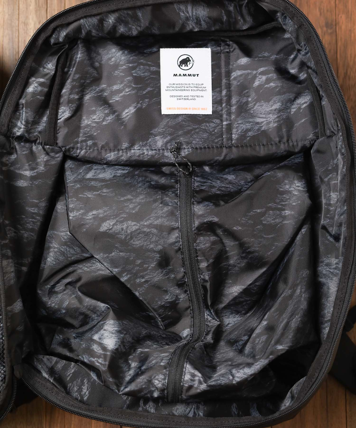 エーアールエムジー ar/mg MAMMUT Seon Transporter (ネイビー) ネイビー