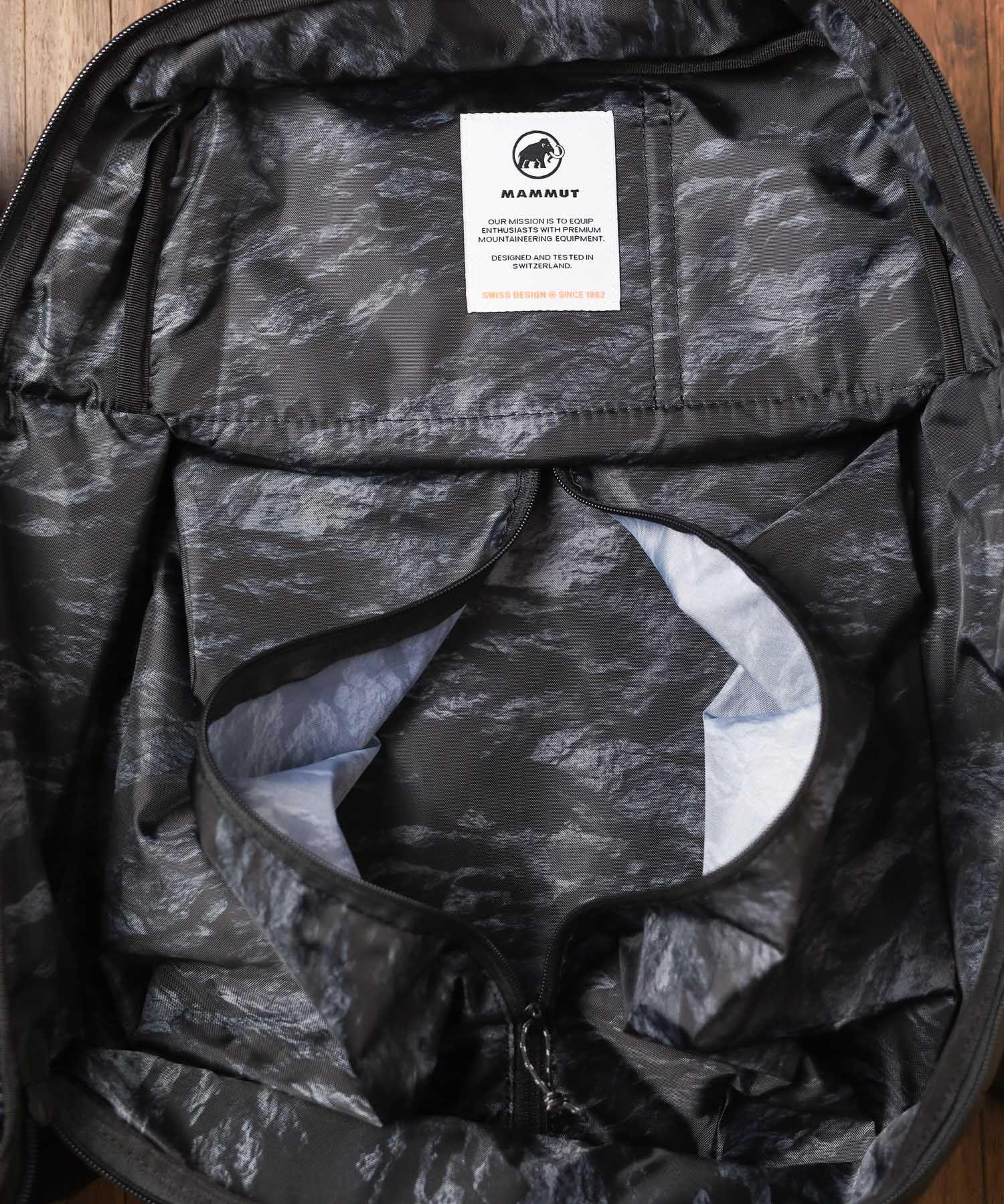 エーアールエムジー ar/mg MAMMUT Seon Transporter (ネイビー) ネイビー